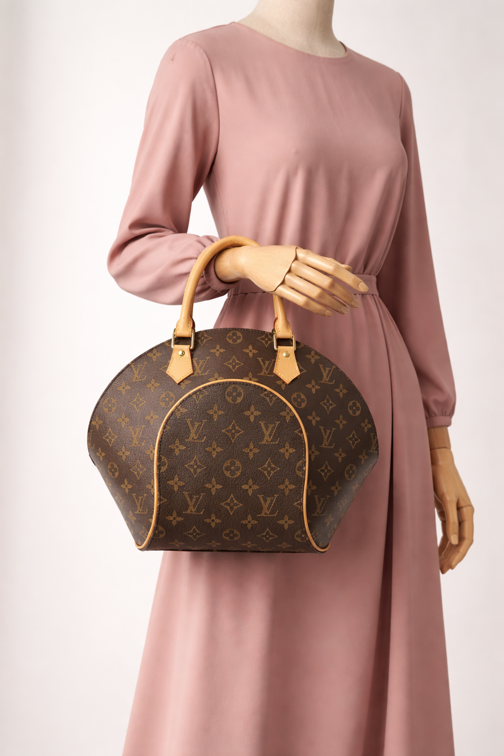 Louis Vuitton - Ellipse MM Monogram + Entrupy