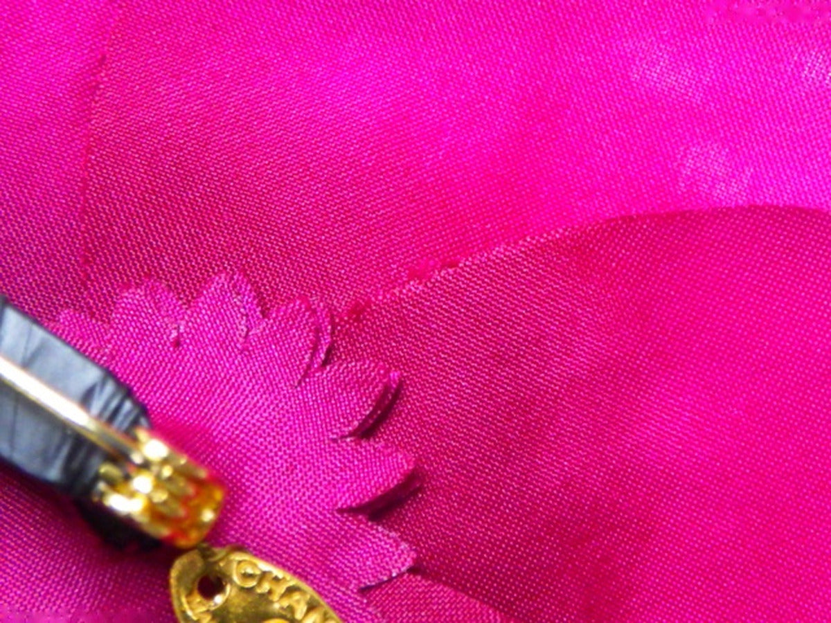 Chanel - Broche Camélia vintage en soie