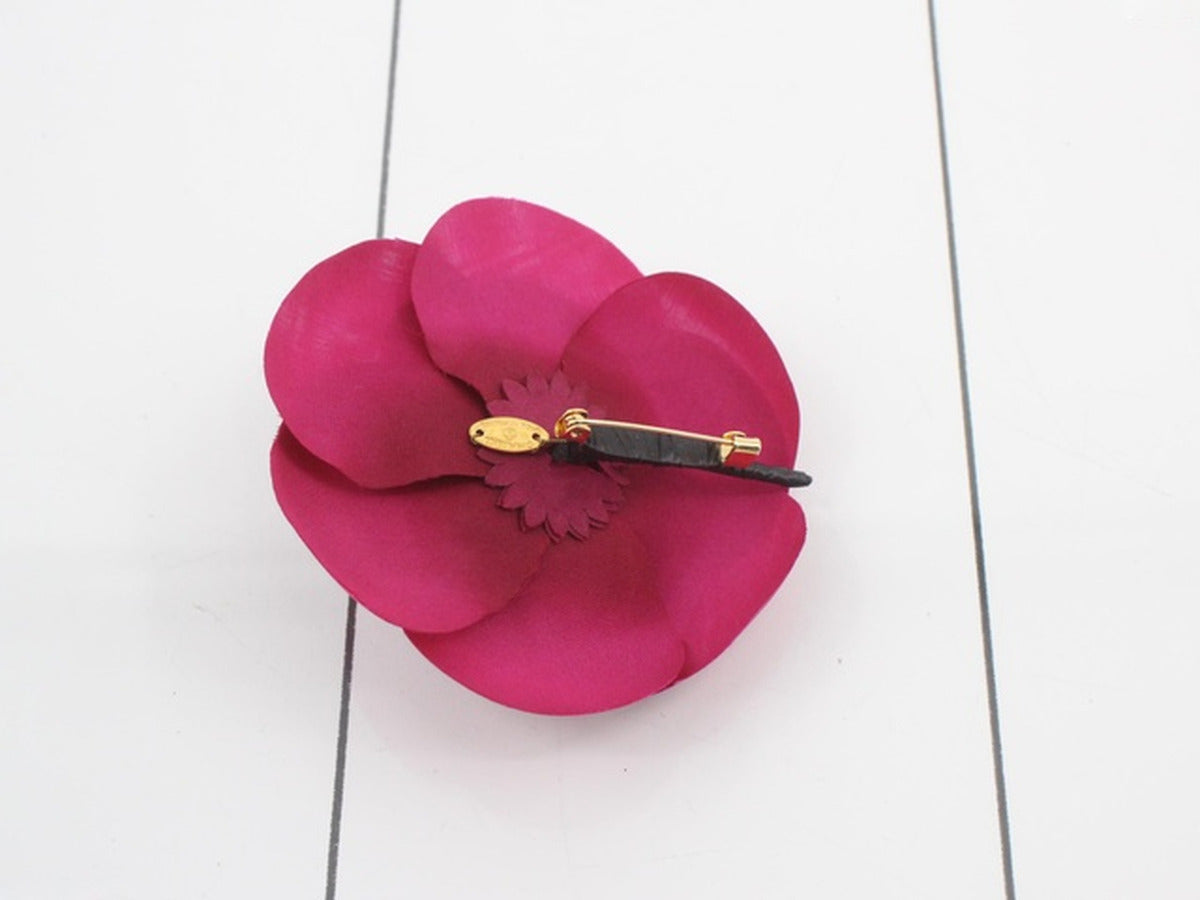 Chanel - Broche Camélia vintage en soie