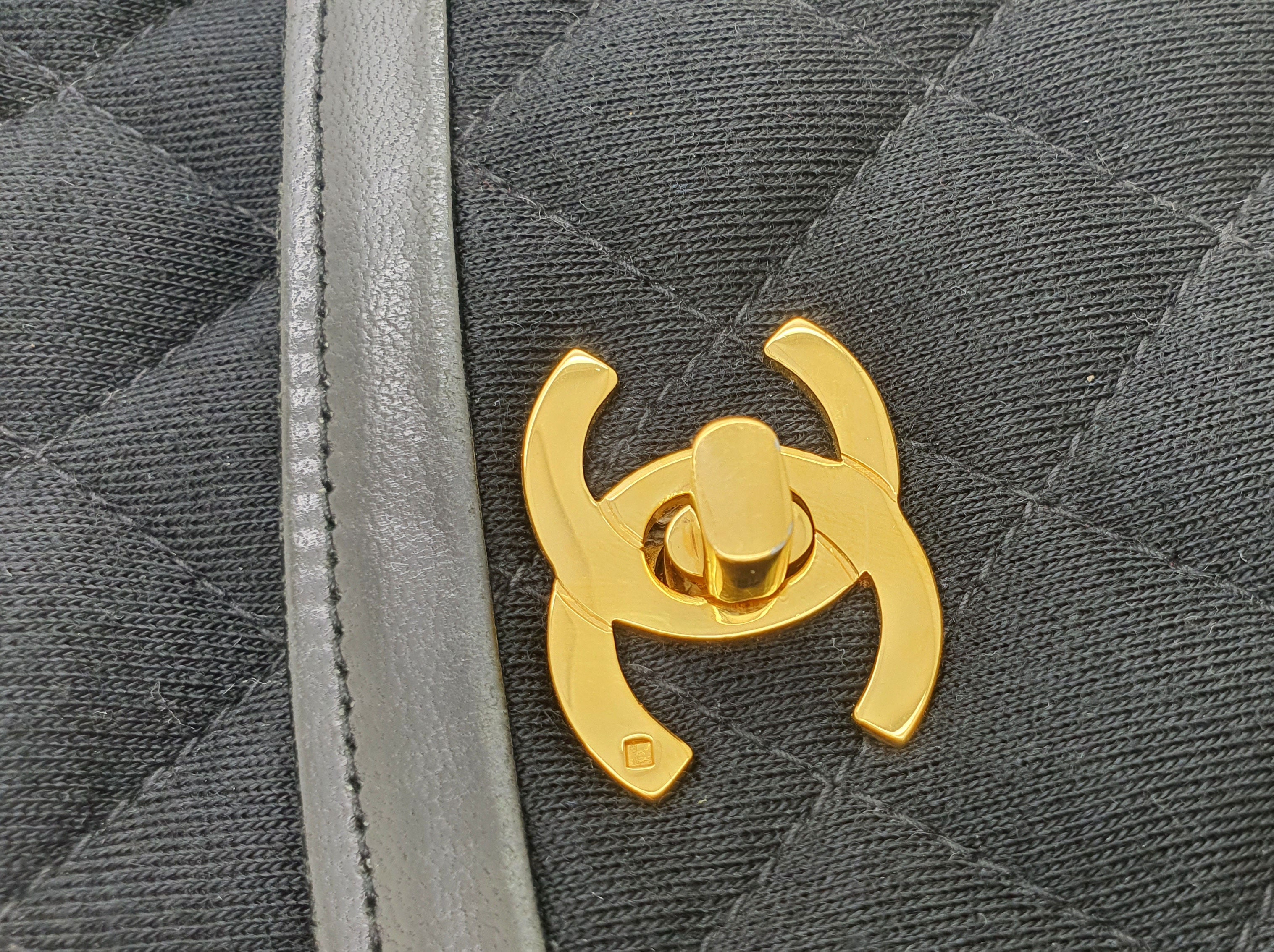 Sac Chanel Vintage timeless - Début des années 80 + certificat entrupy