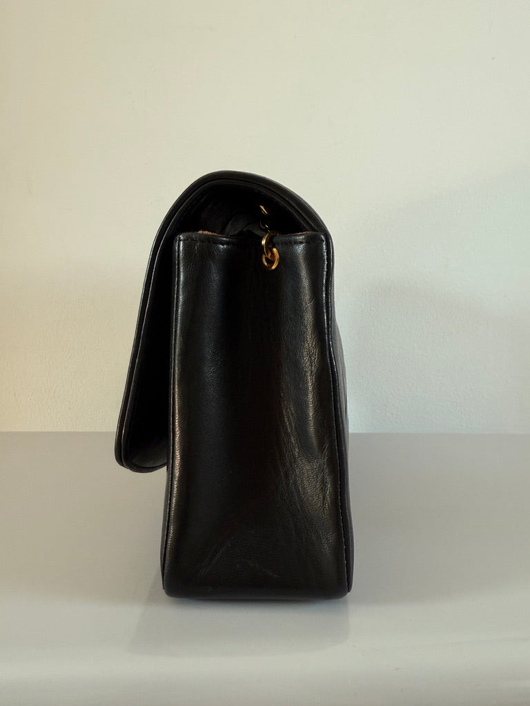 Vintage CHANEL Diana single Flap Bag en cuir d'agneau noir + certificat entrupy