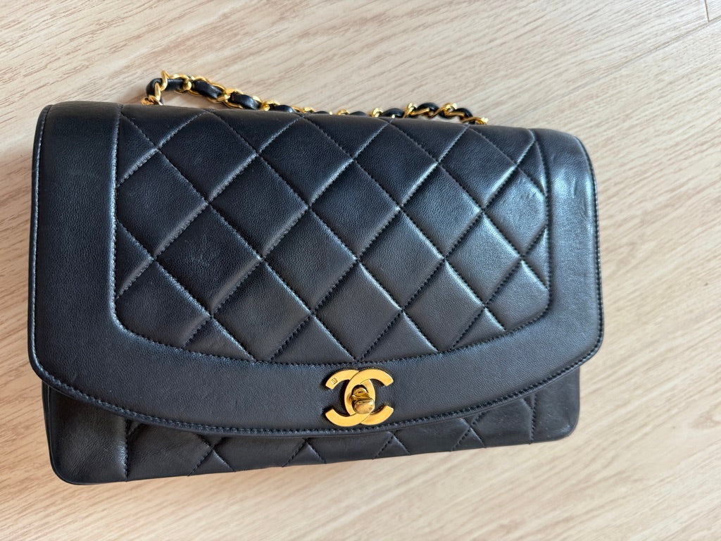 Vintage CHANEL Diana single Flap Bag en cuir d'agneau noir + certificat entrupy
