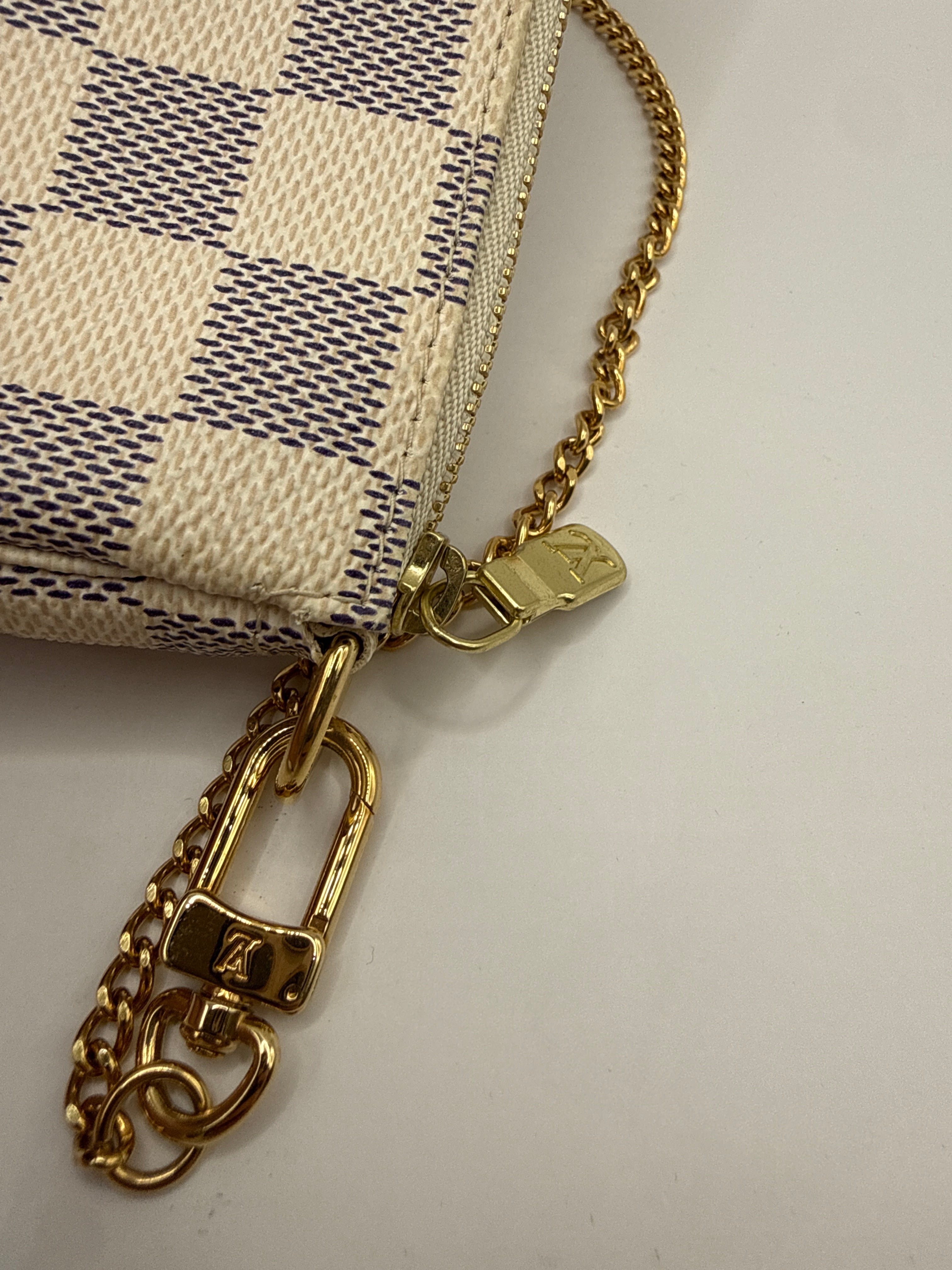 Louis Vuitton - Mini Pochette accessoires Damier Azur