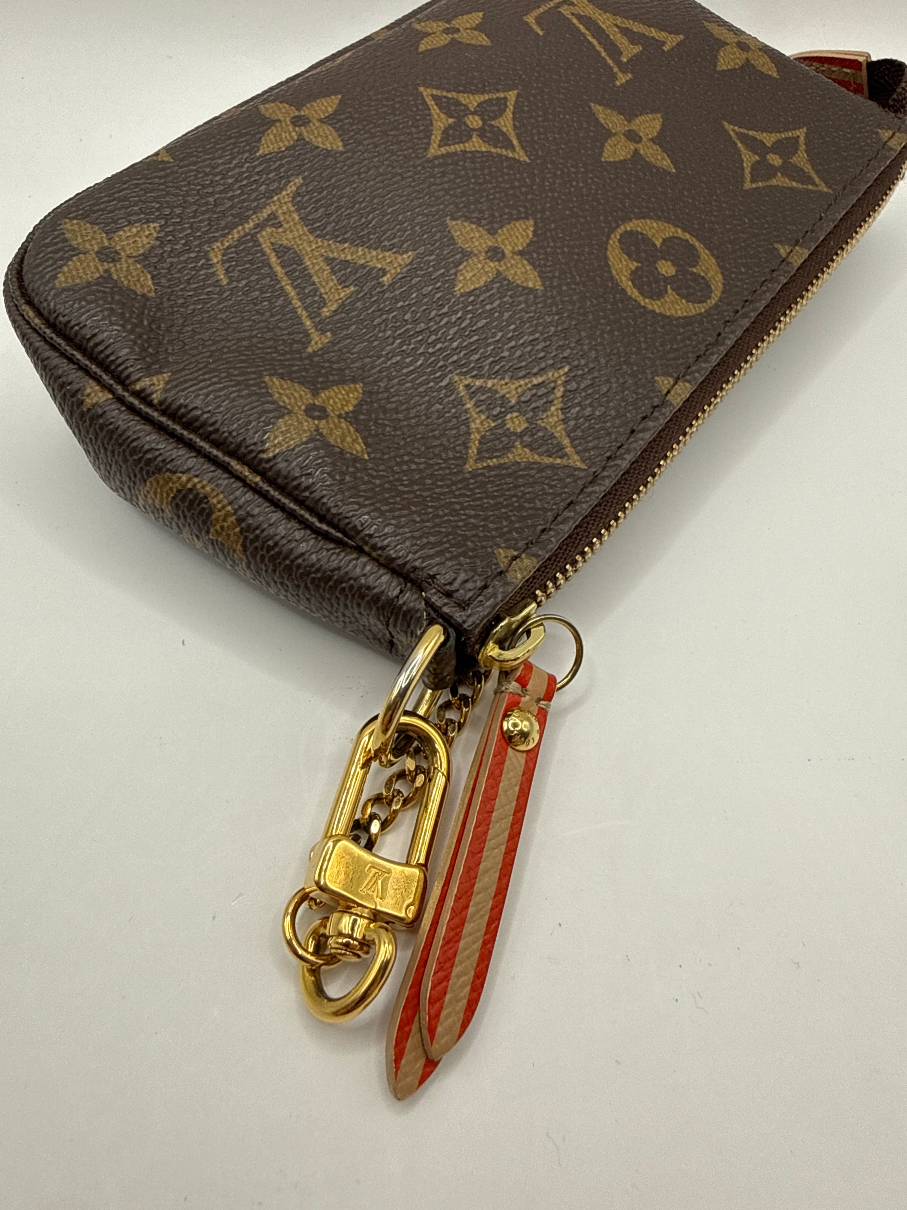 Louis Vuitton - Mini Pochette accessoires Trunk