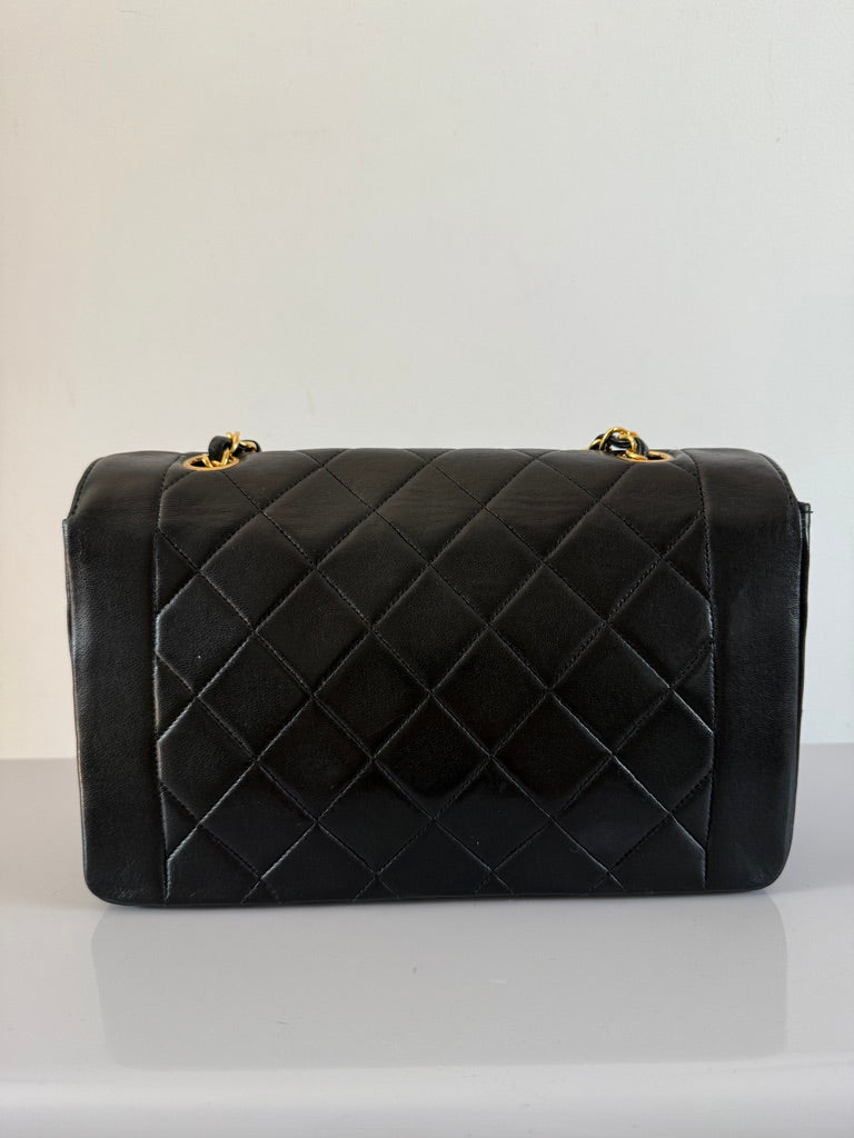 Vintage CHANEL Diana single Flap Bag en cuir d'agneau noir + certificat entrupy