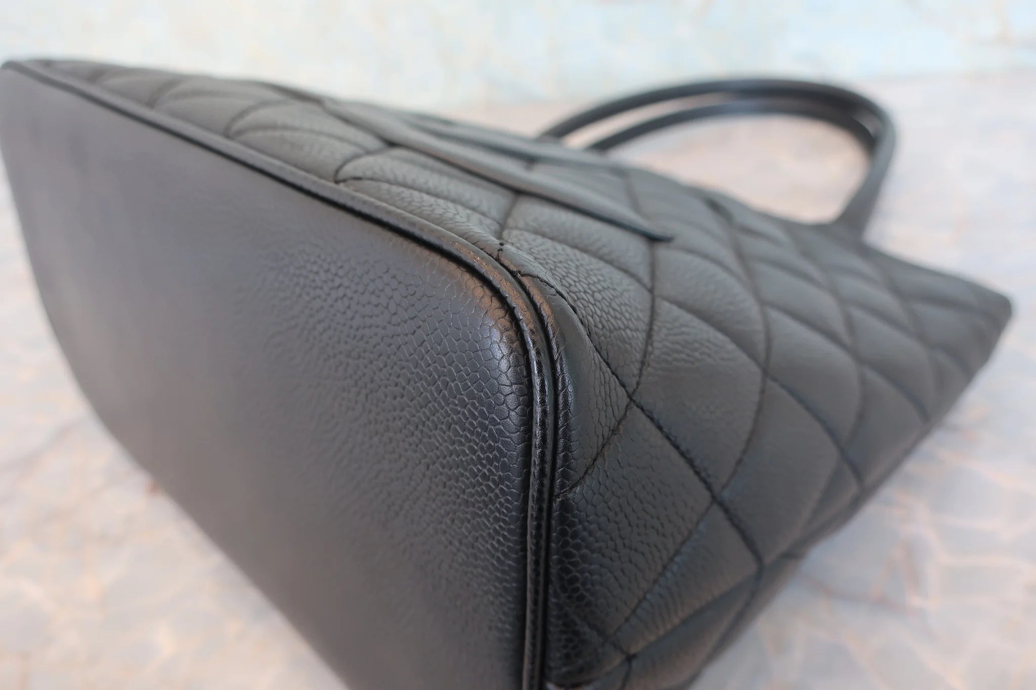 Chanel - Caviar Médaillon tote