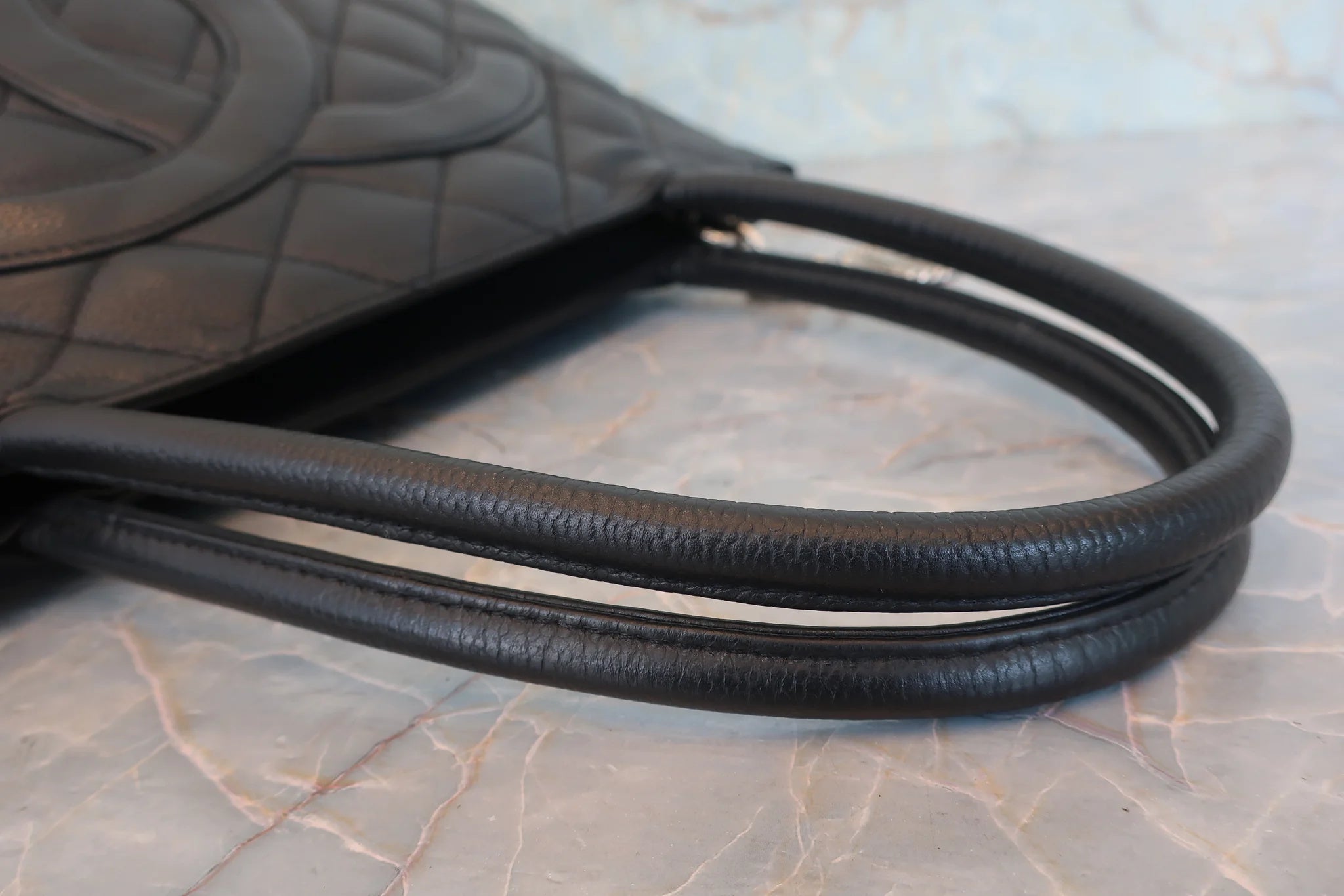 Chanel - Caviar Médaillon tote