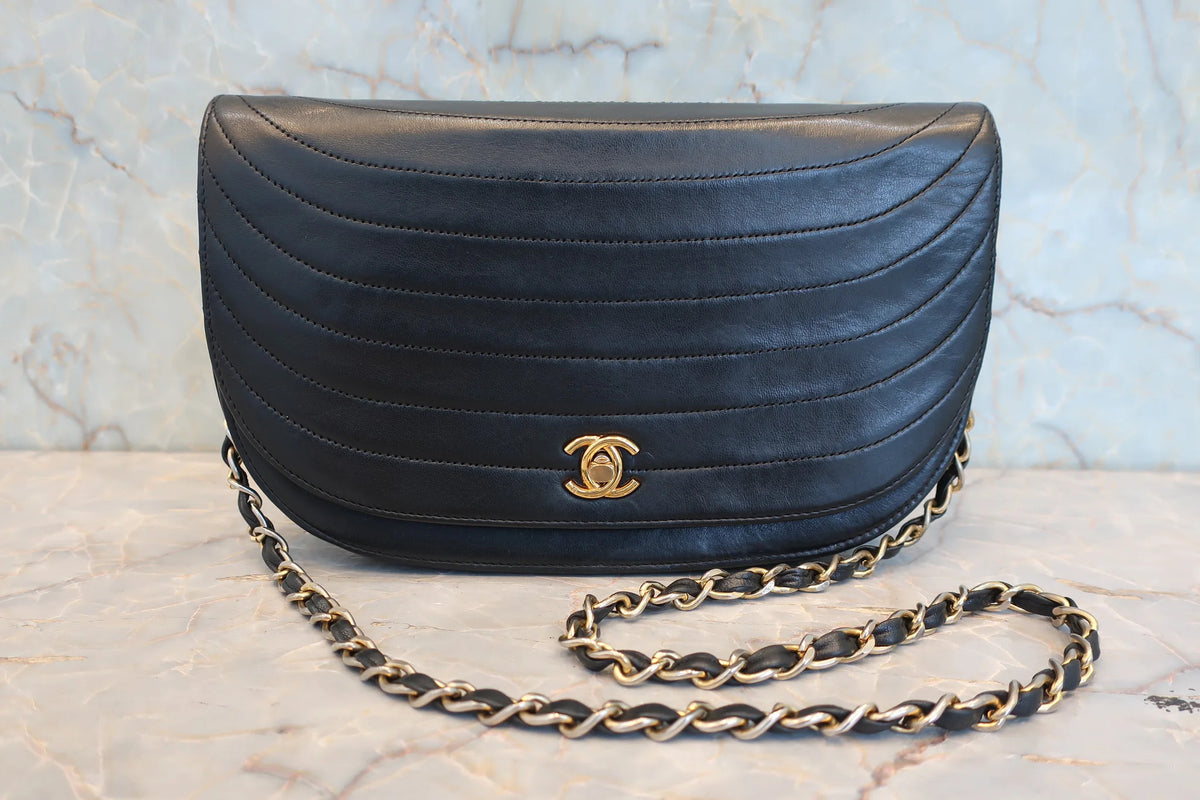 Chanel - Sac à Rabat Demi-Lune