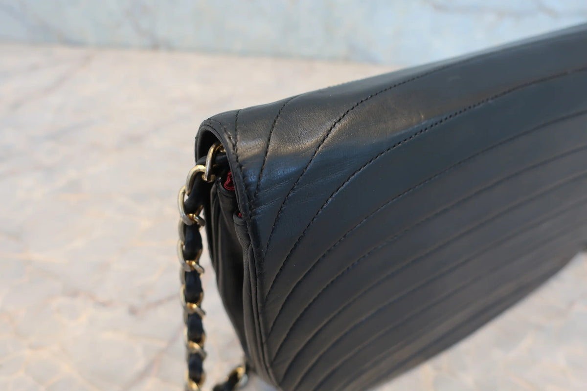 Chanel - Sac à Rabat Demi-Lune