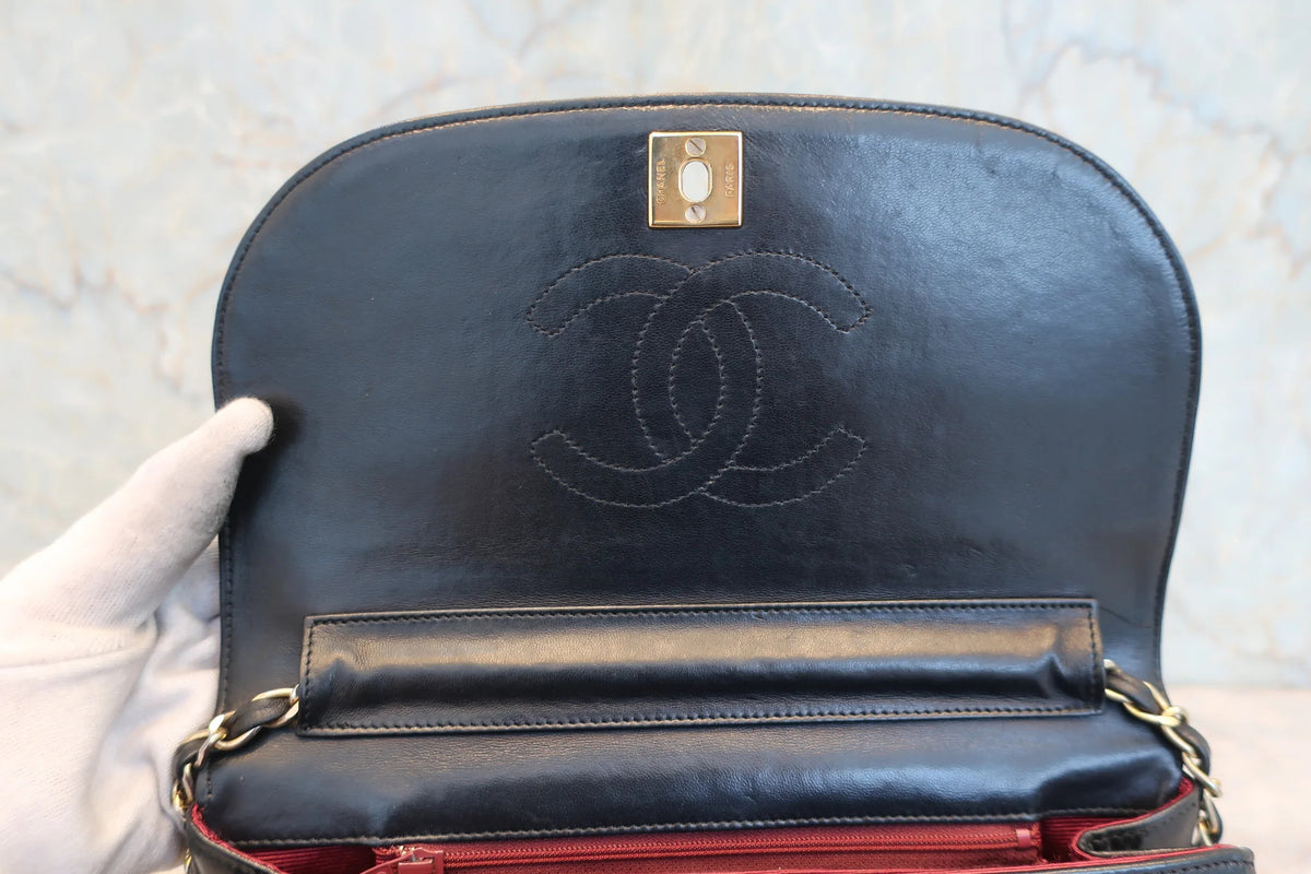 Chanel - Sac à Rabat Demi-Lune