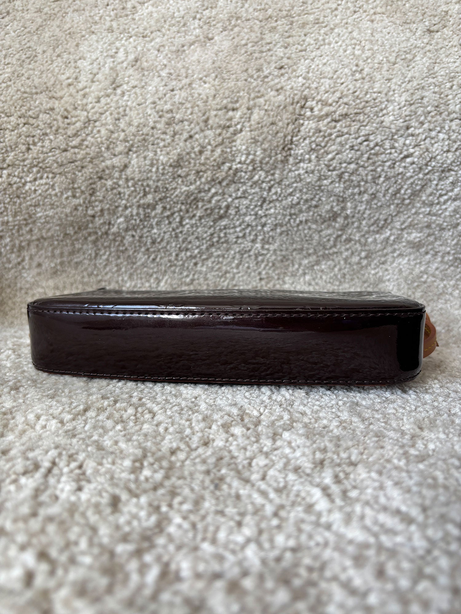 Louis Vuitton - Pochette Accessoire NM en cuir vernis Amarante