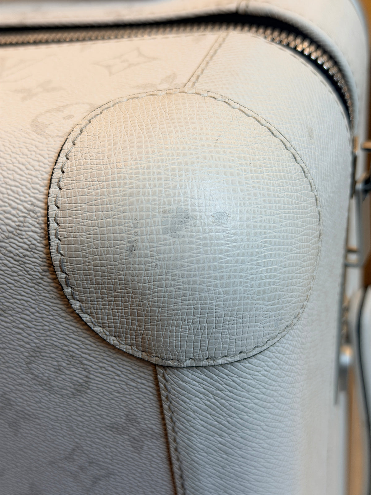 Louis Vuitton - Horizon 55 Optique white