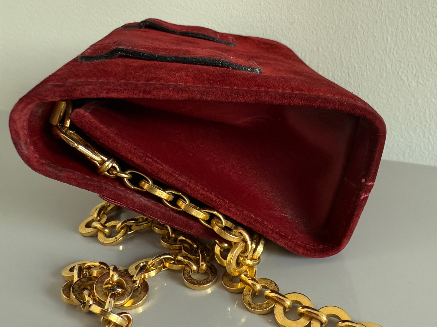 SALVATORE FERRAGAMO | mini sac bandoulière en suédine bordeaux avec chaîne dorée
