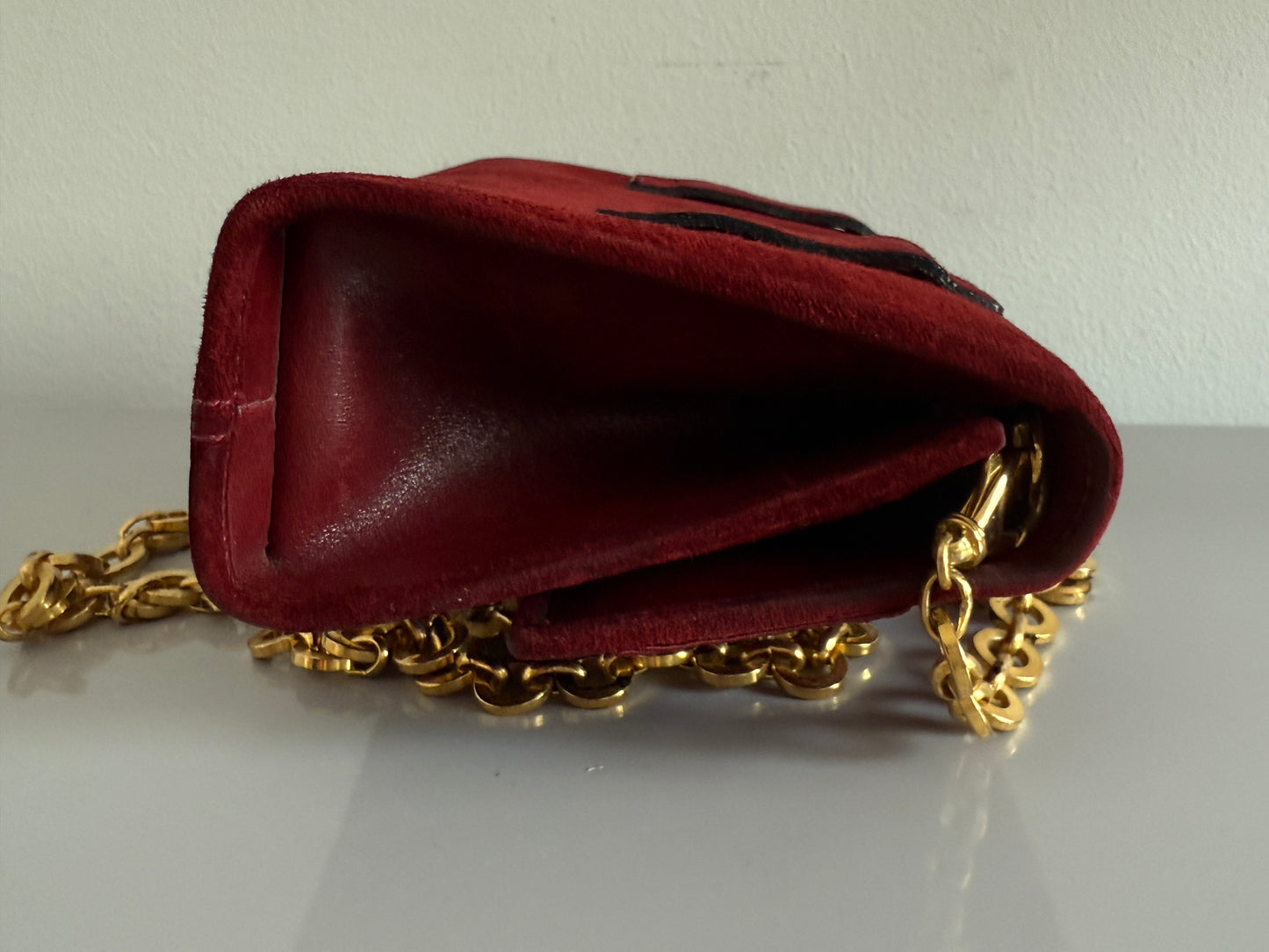SALVATORE FERRAGAMO | mini sac bandoulière en suédine bordeaux avec chaîne dorée