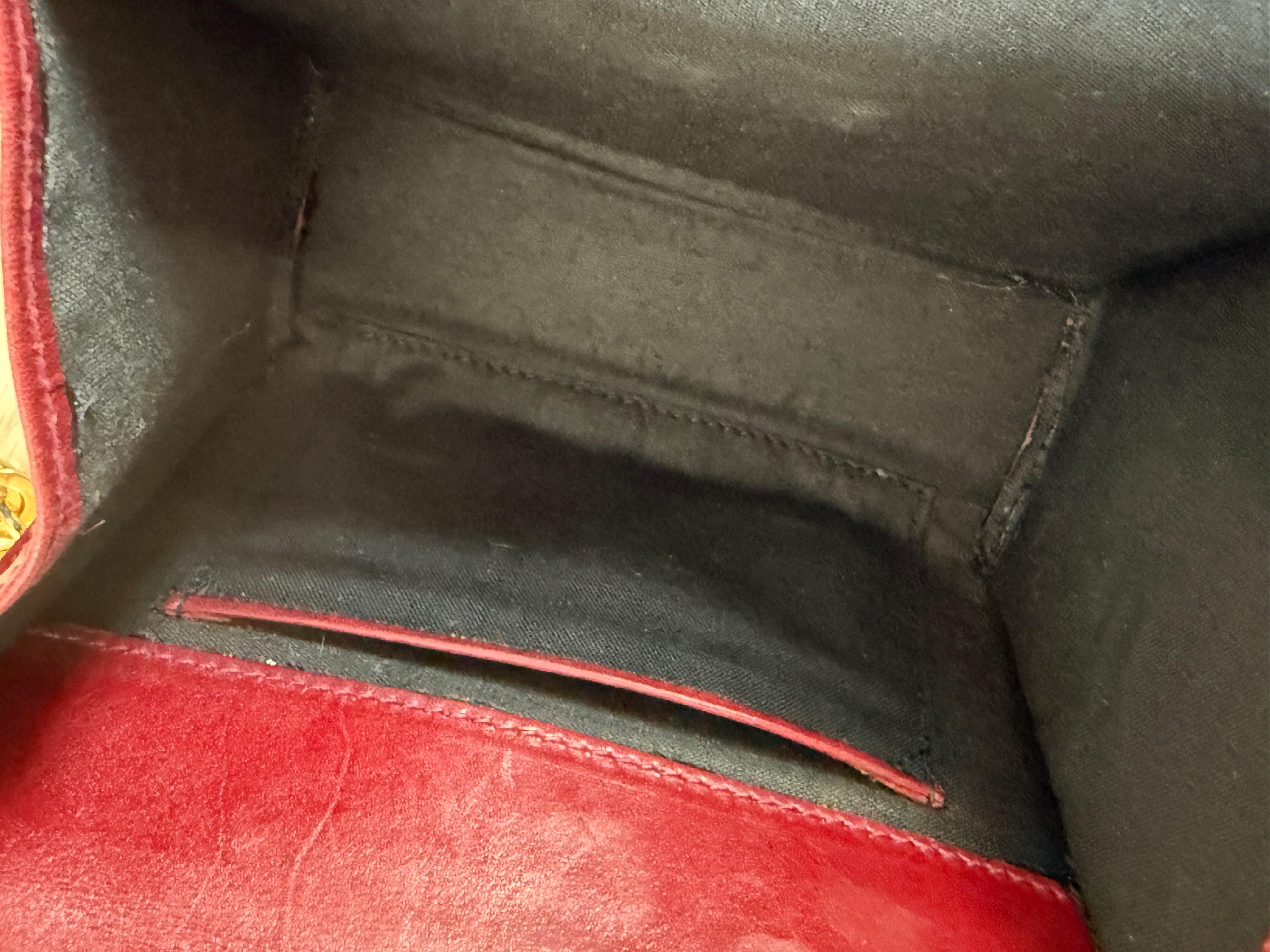 SALVATORE FERRAGAMO | Mini sac bandoulière en suédine bordeaux avec chaîne dorée