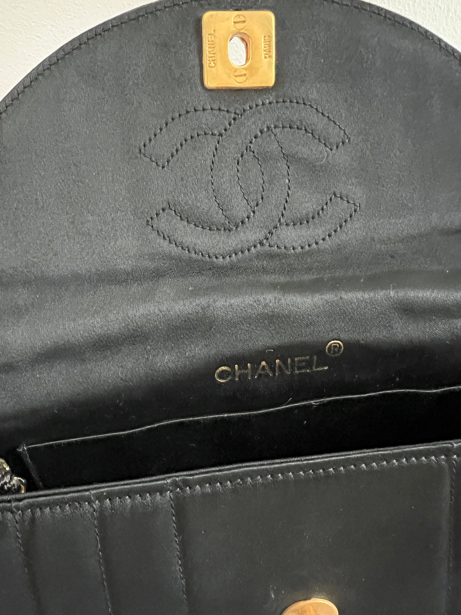 Sac Chanel vintage en satin / silk vintage flag bag + certificat entrupy