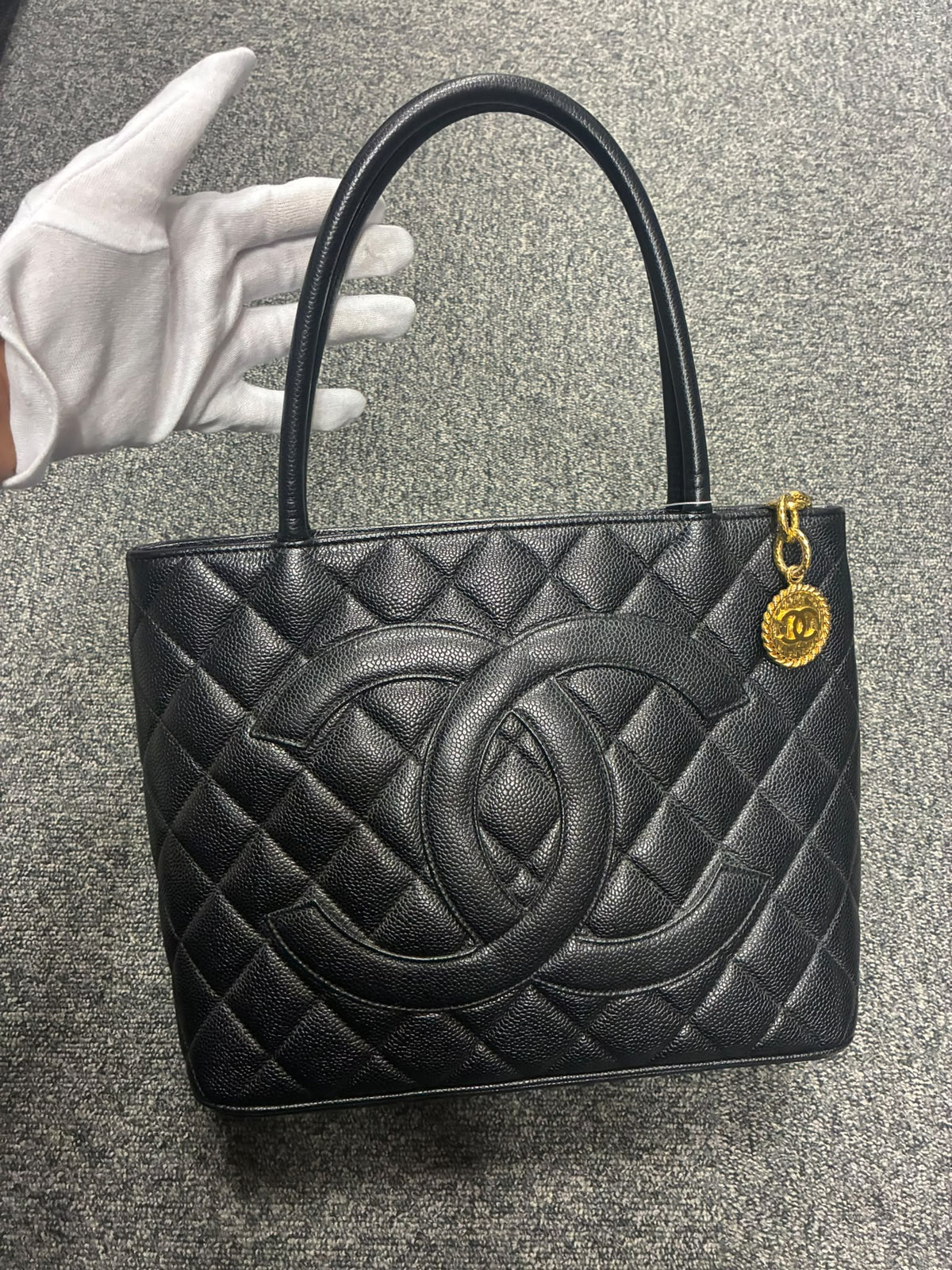 Chanel - Tote Médaillon - Noir