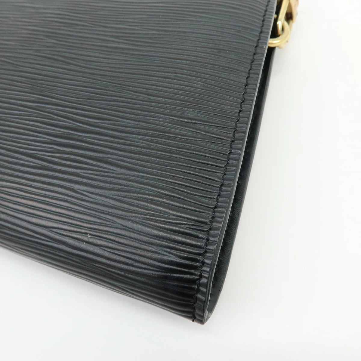 Louis Vuitton - Pochette accessoires cuir épi