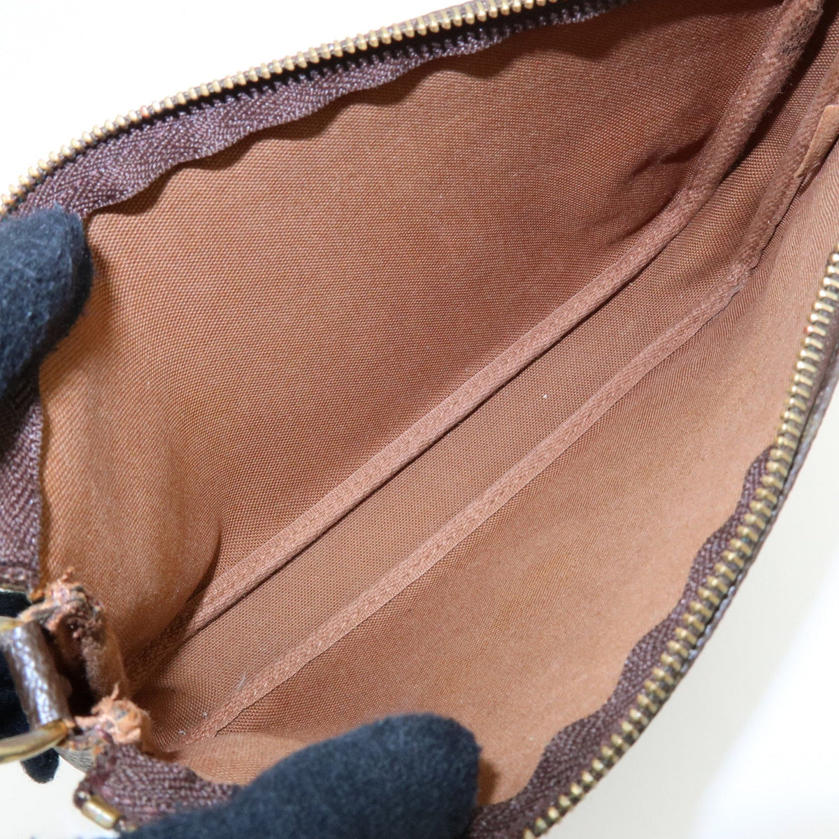 Louis Vuitton - Pochette accessoires + bandoulière Monogram