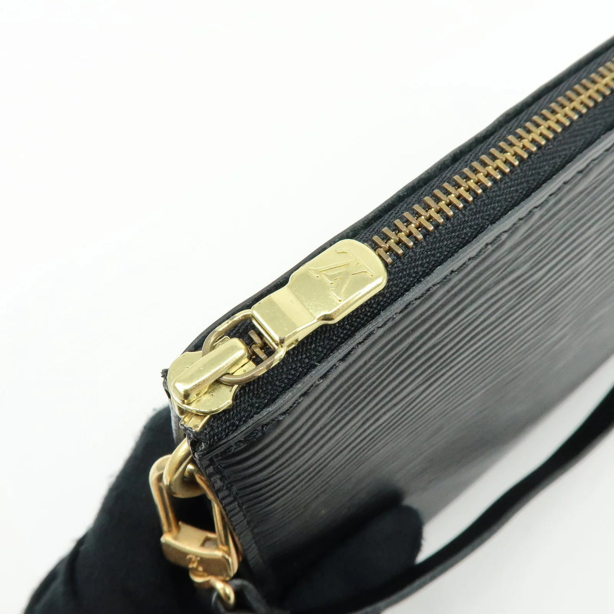 Louis Vuitton - Pochette accessoires cuir épi