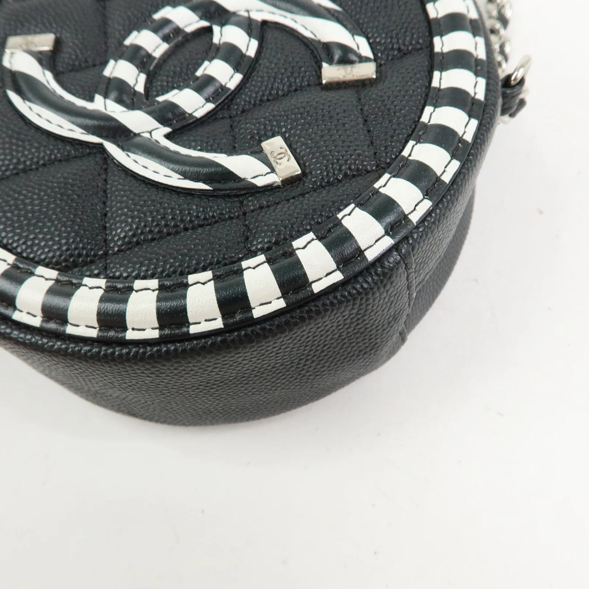Chanel - Mini sac rond Filigree Cuir Caviar