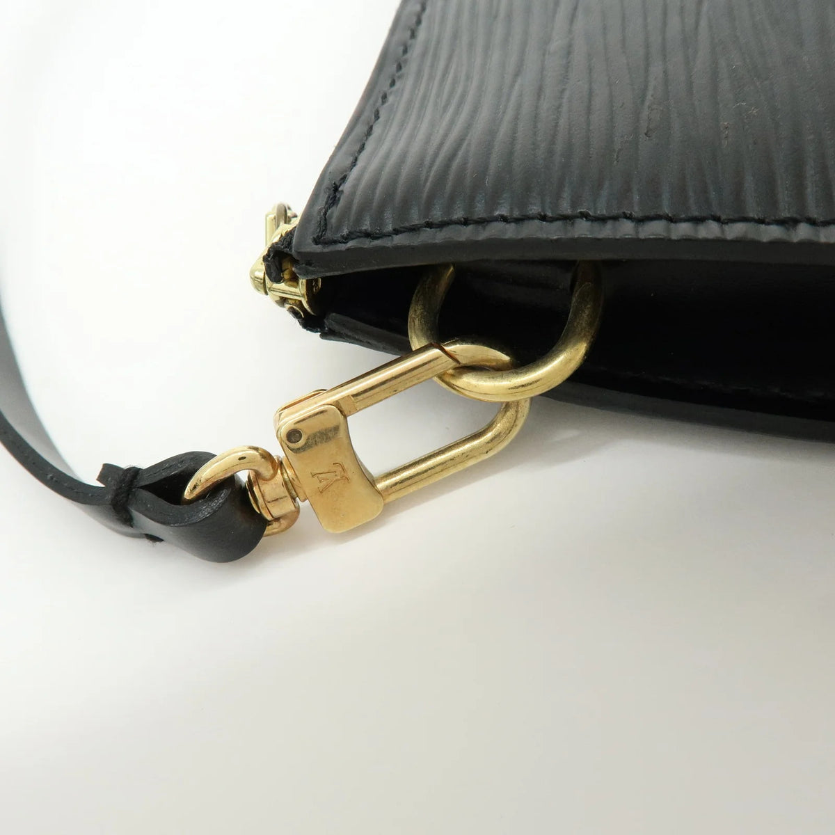 Louis Vuitton - Pochette accessoires cuir épi