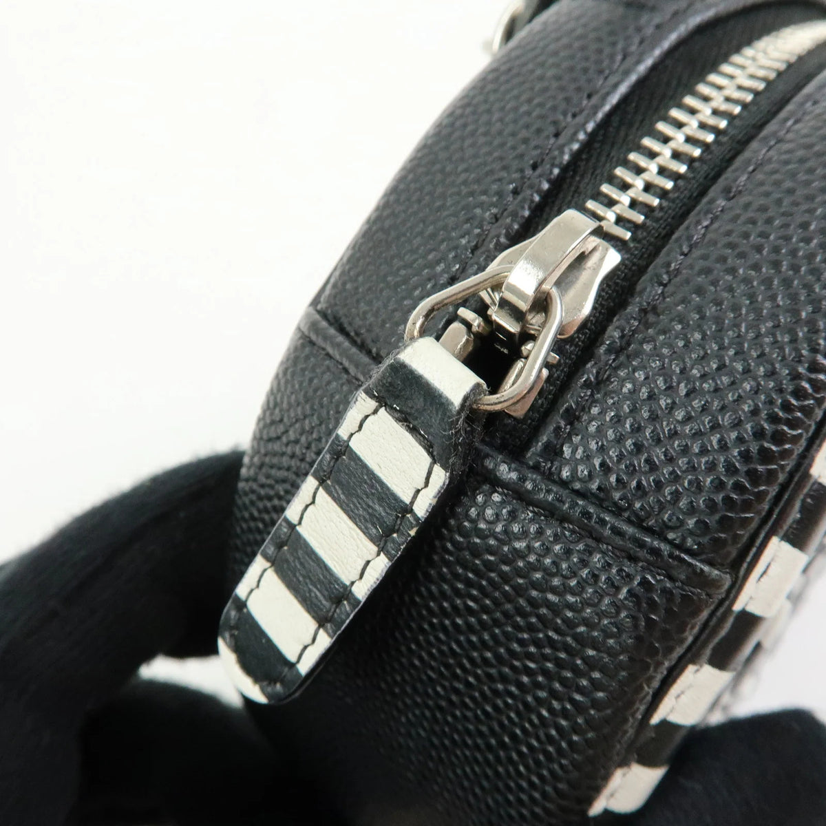 Chanel - Mini sac rond Filigree Cuir Caviar