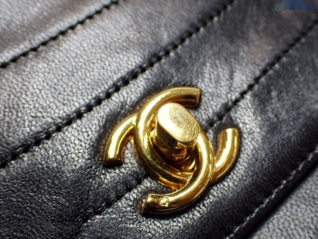 Chanel - Demi lune Timeless Flap vintage