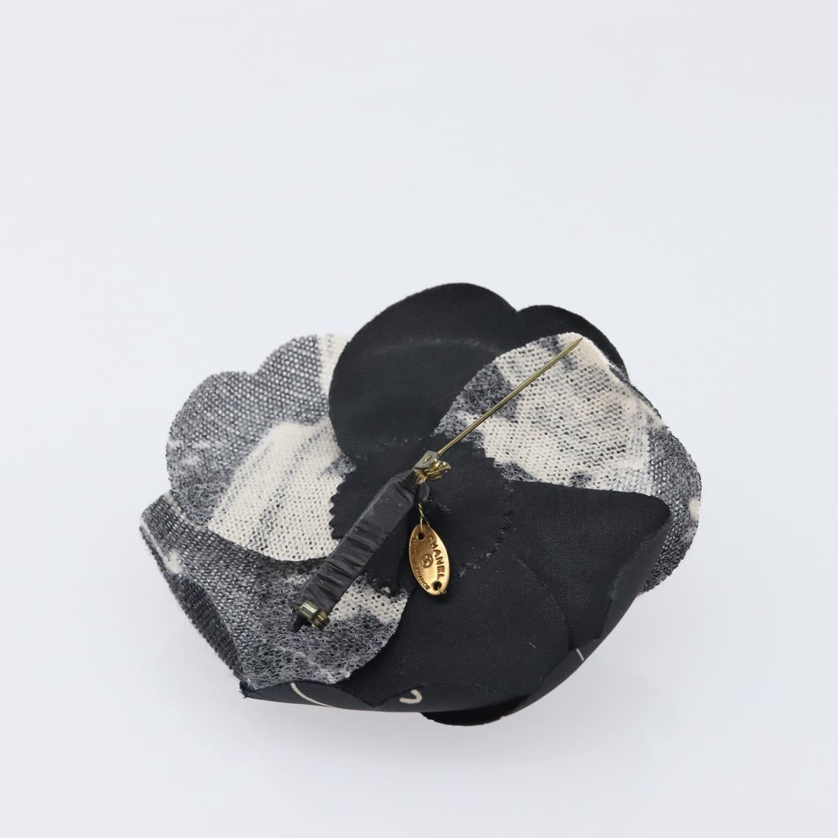 Chanel - Broche Camélia en tissu imprimé