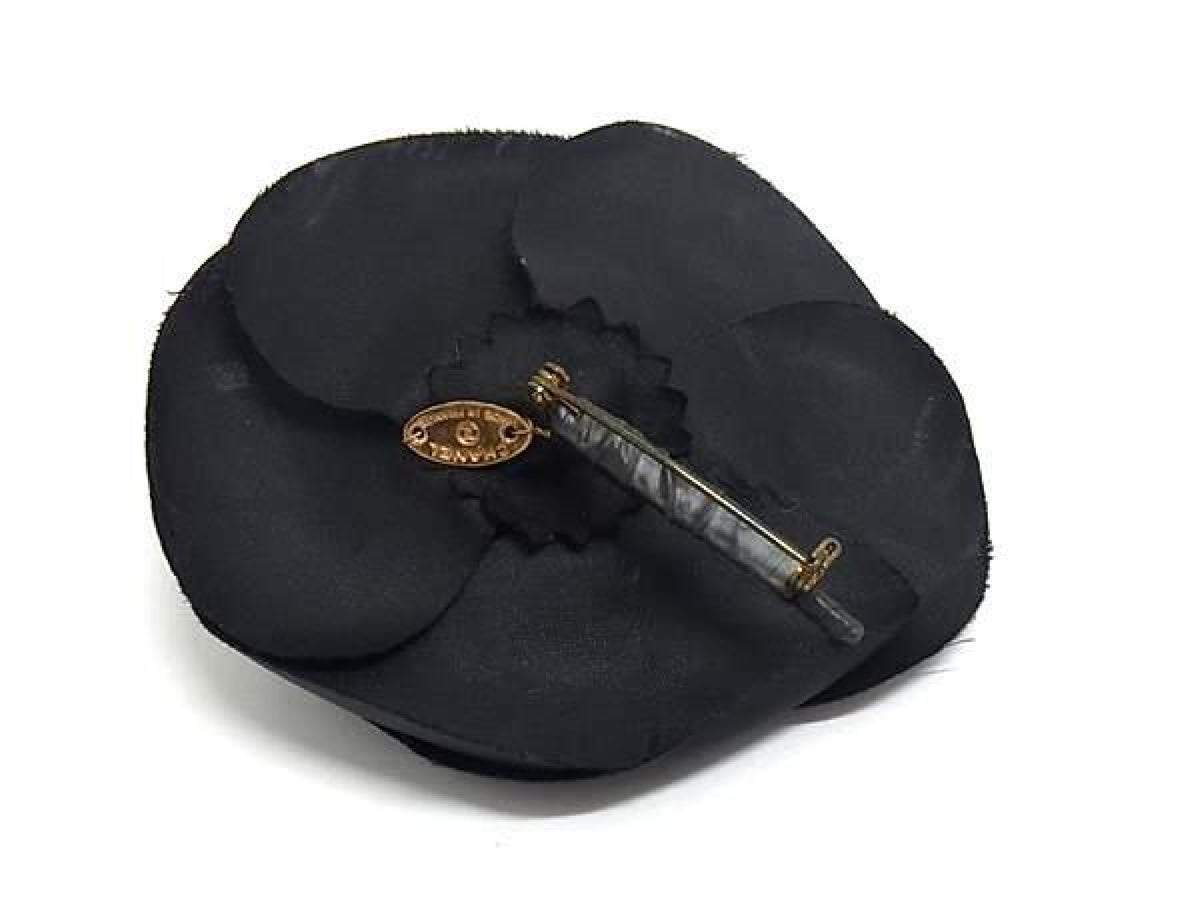 Chanel - Broche camélia en soie vintage
