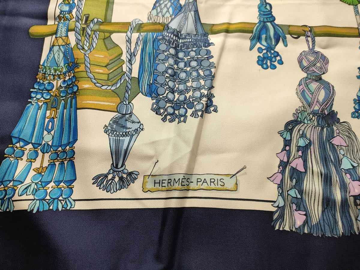 HERMES - Carré en soie Passementeries 90cm