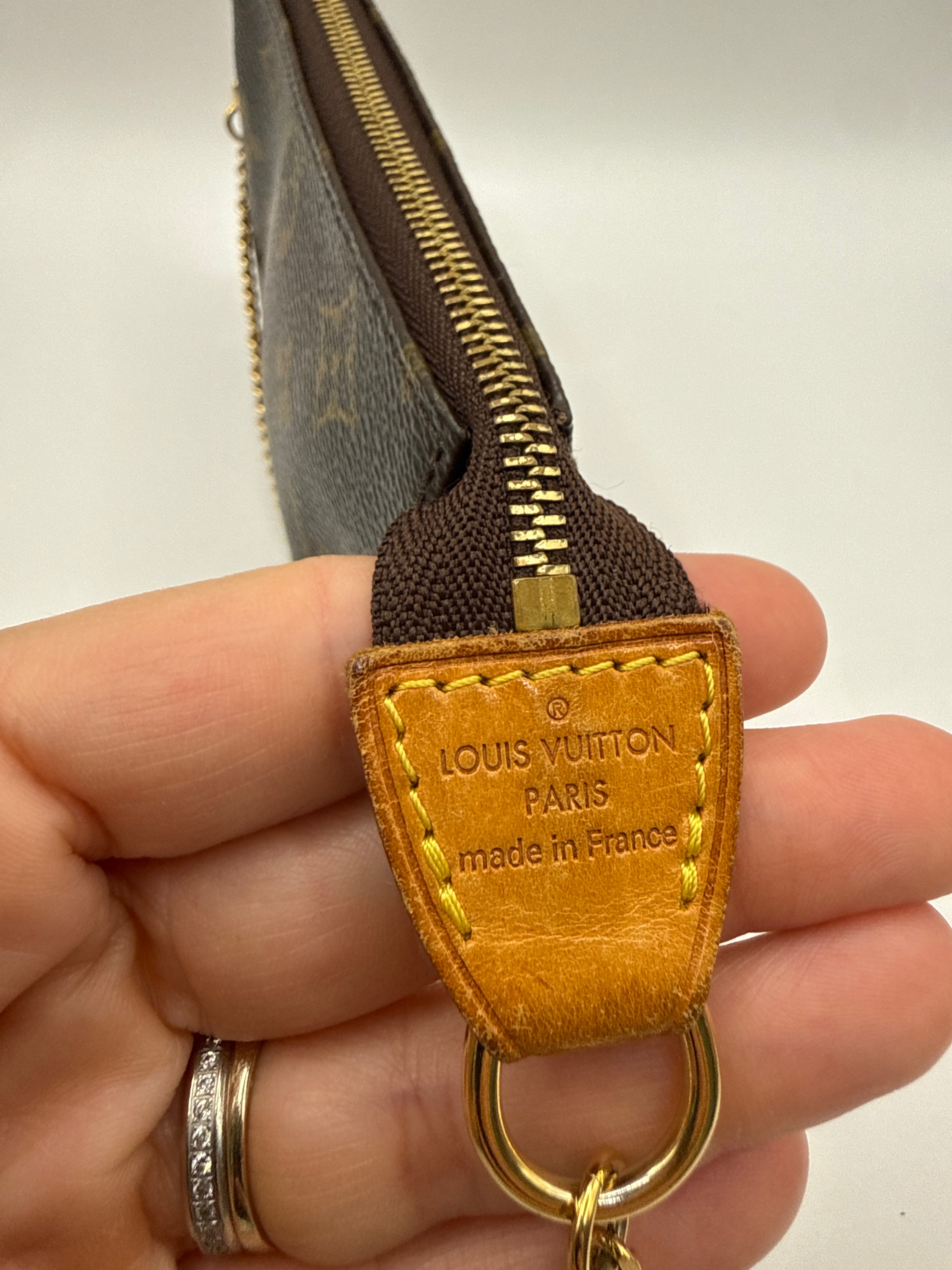 Louis Vuitton - Mini Pochette accessoires Monogram