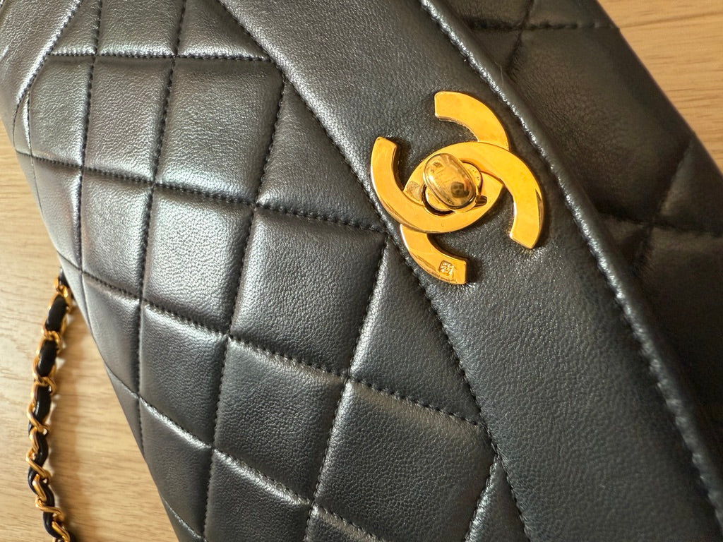 Vintage CHANEL Diana single Flap Bag en cuir d'agneau noir + certificat entrupy
