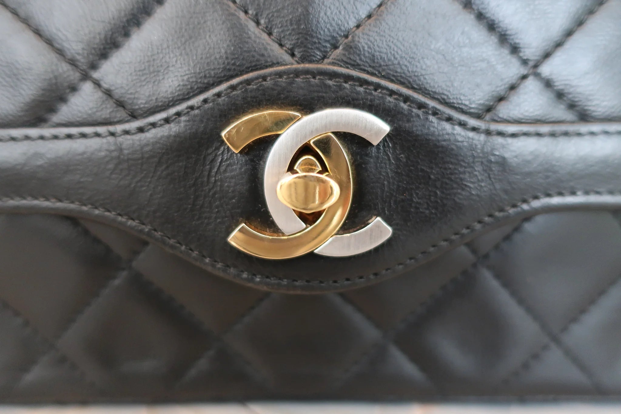 Chanel Mini flap 2 tones CC edition limitée Paris + Entrupy