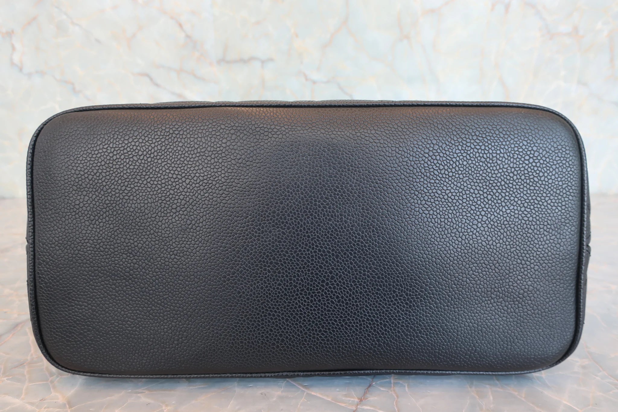 Chanel - Caviar Médaillon tote