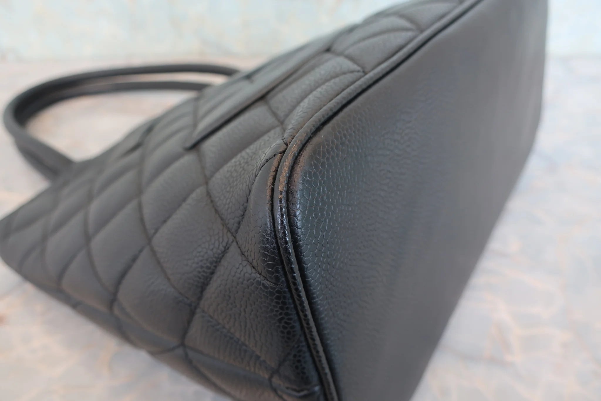 Chanel - Caviar Médaillon tote