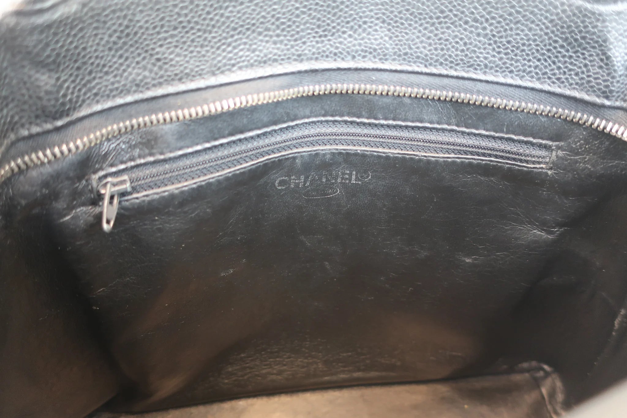 Chanel - Caviar Médaillon tote