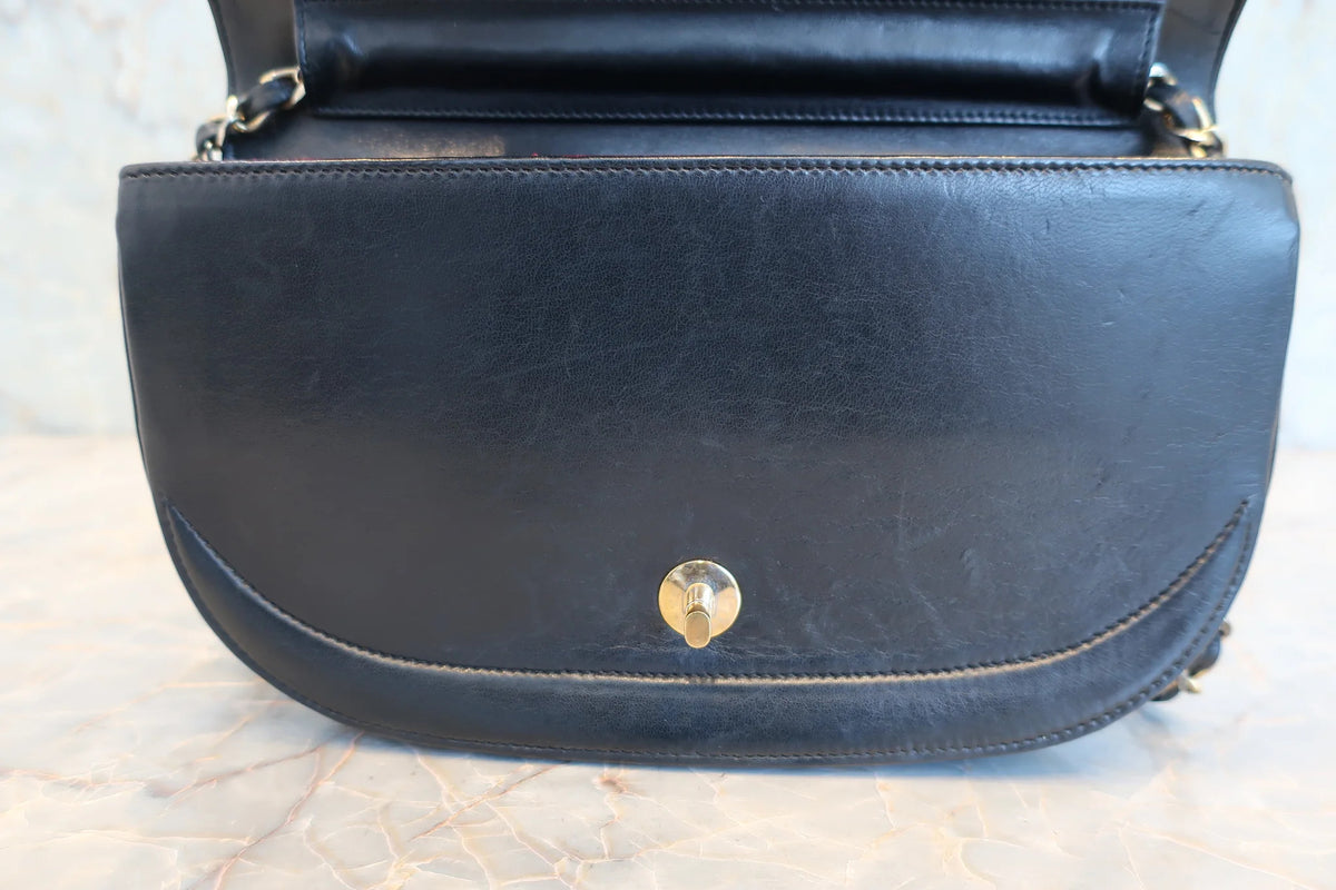 Chanel - Sac à Rabat Demi-Lune