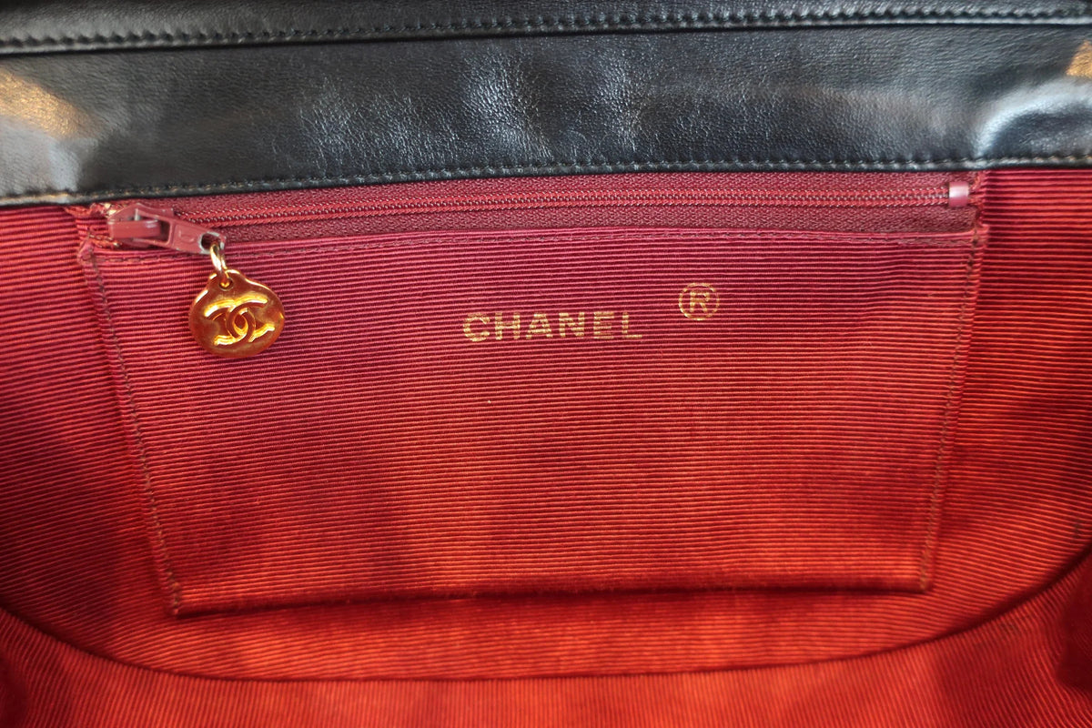 Chanel - Sac à Rabat Demi-Lune