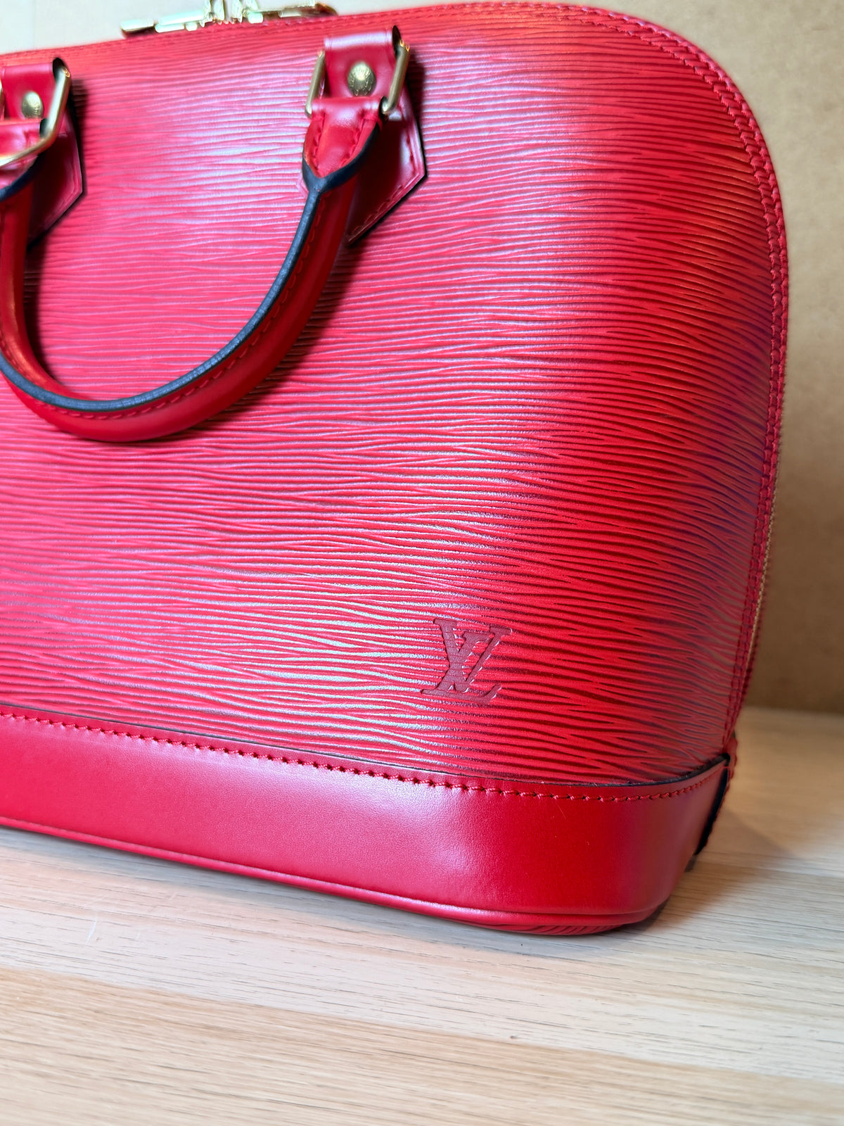Louis Vuitton - Alma PM Epi rouge