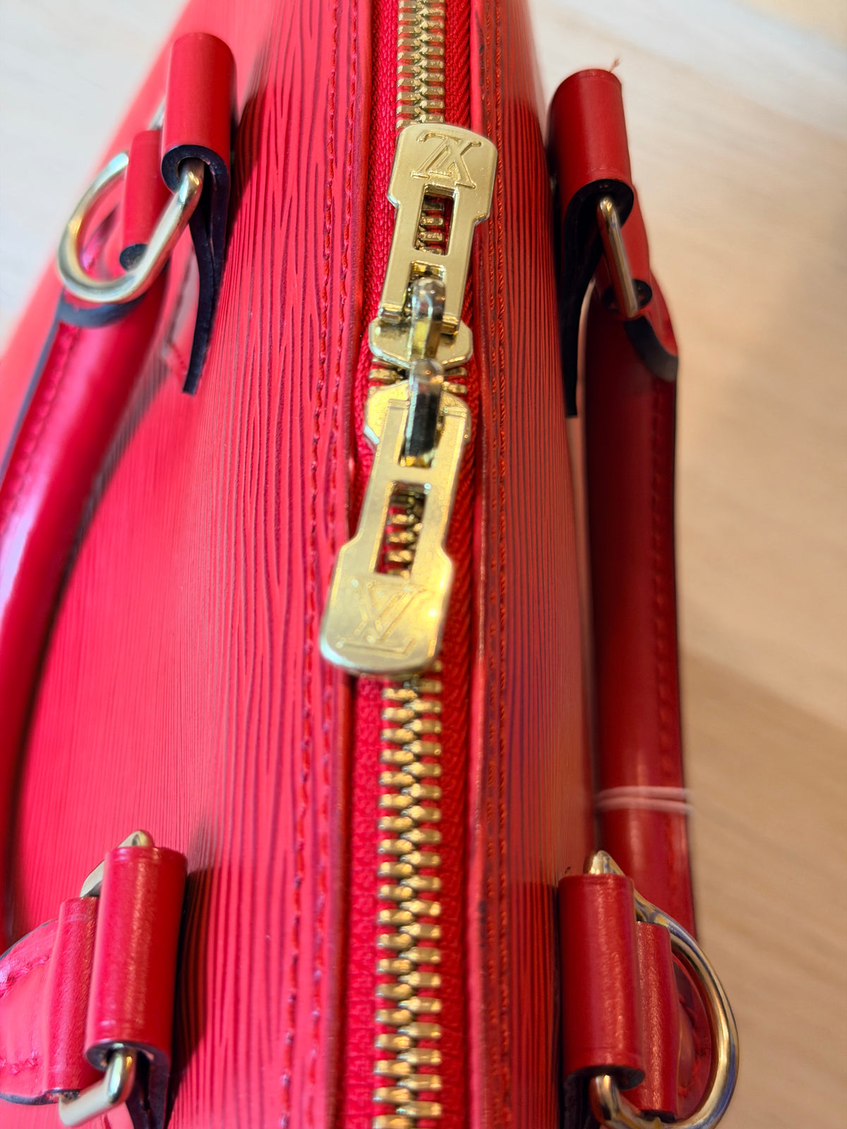 Louis Vuitton - Alma PM Epi rouge
