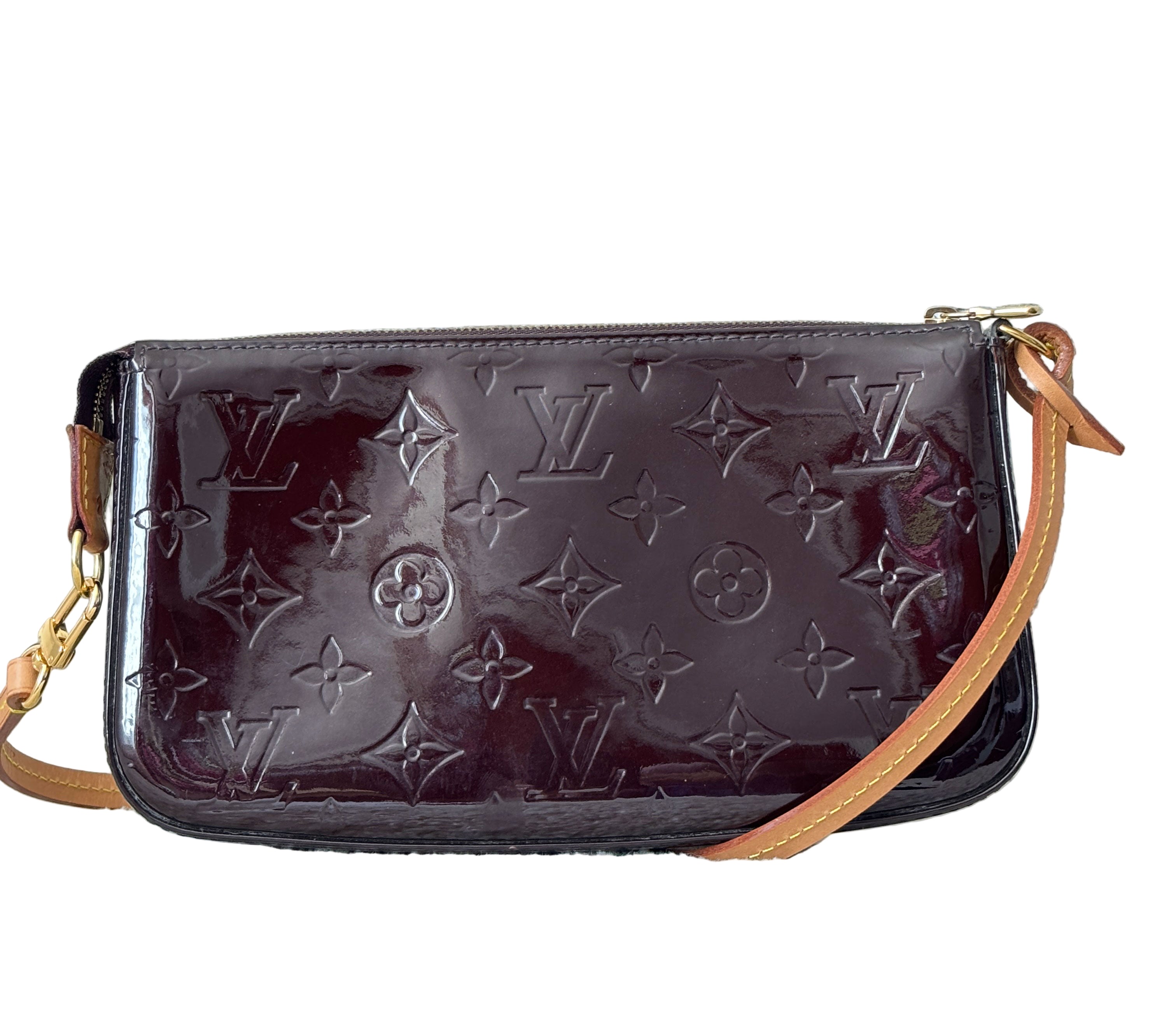 Louis Vuitton - Pochette Accessoire NM en cuir vernis Amarante