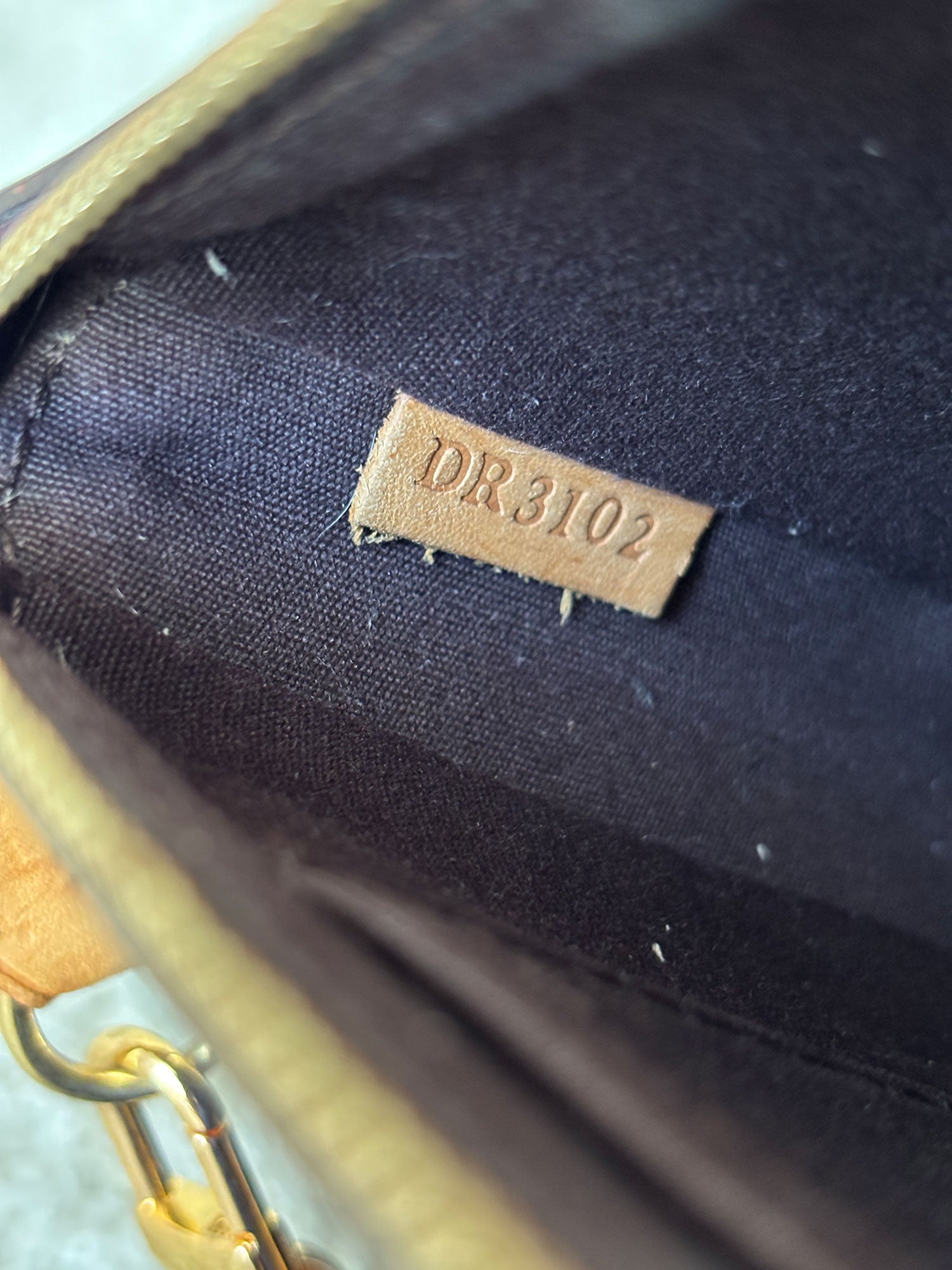 Louis Vuitton - Pochette Accessoire NM en cuir vernis Amarante