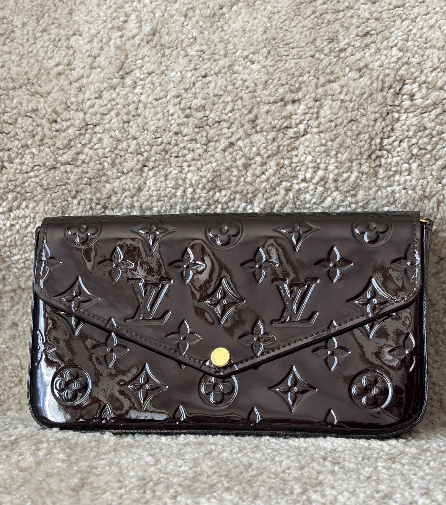 Louis Vuitton - Felicie en cuir vernis Amarante