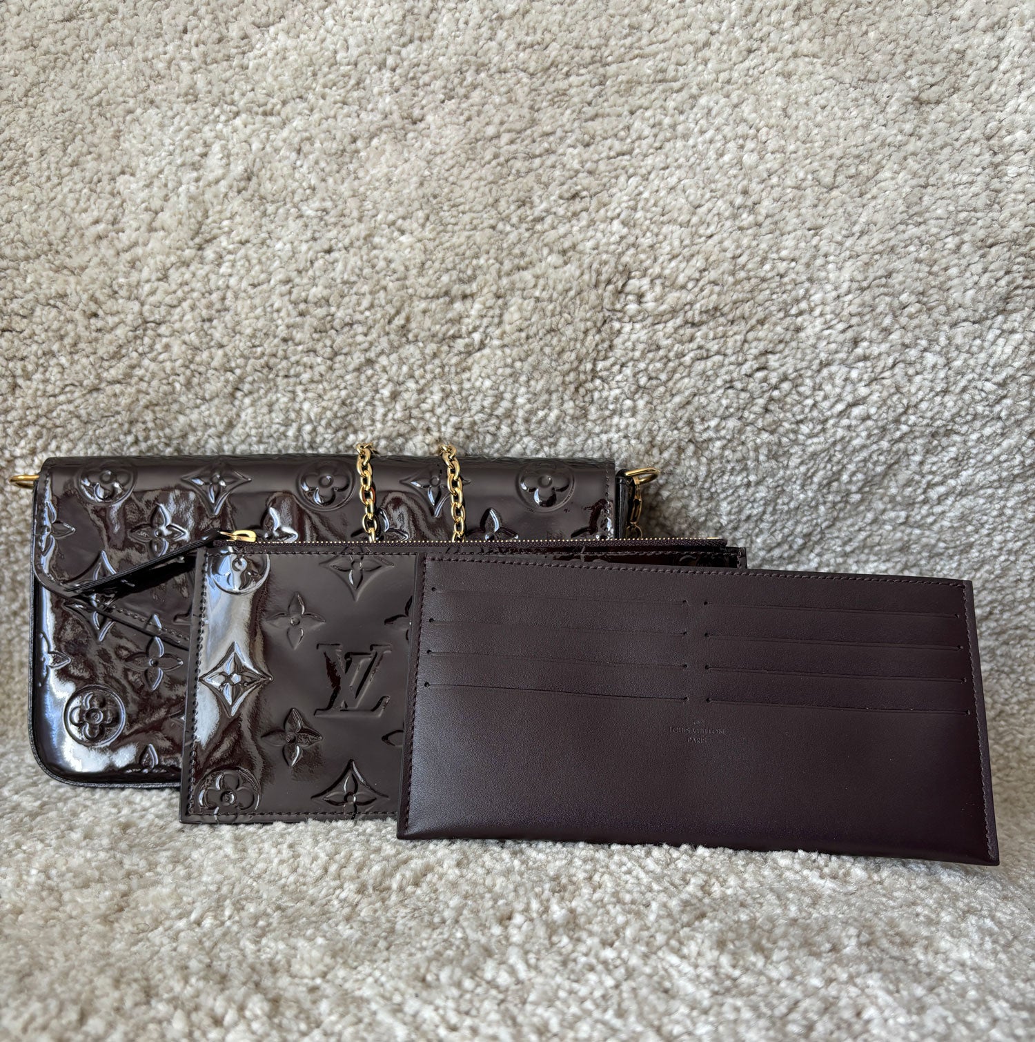 Louis Vuitton - Felicie en cuir vernis Amarante