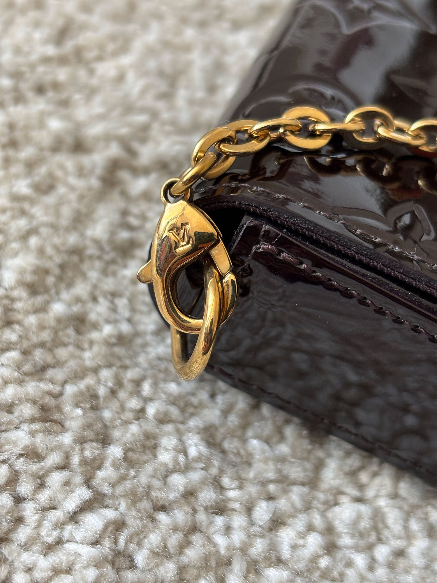 Louis Vuitton - Felicie en cuir vernis Amarante