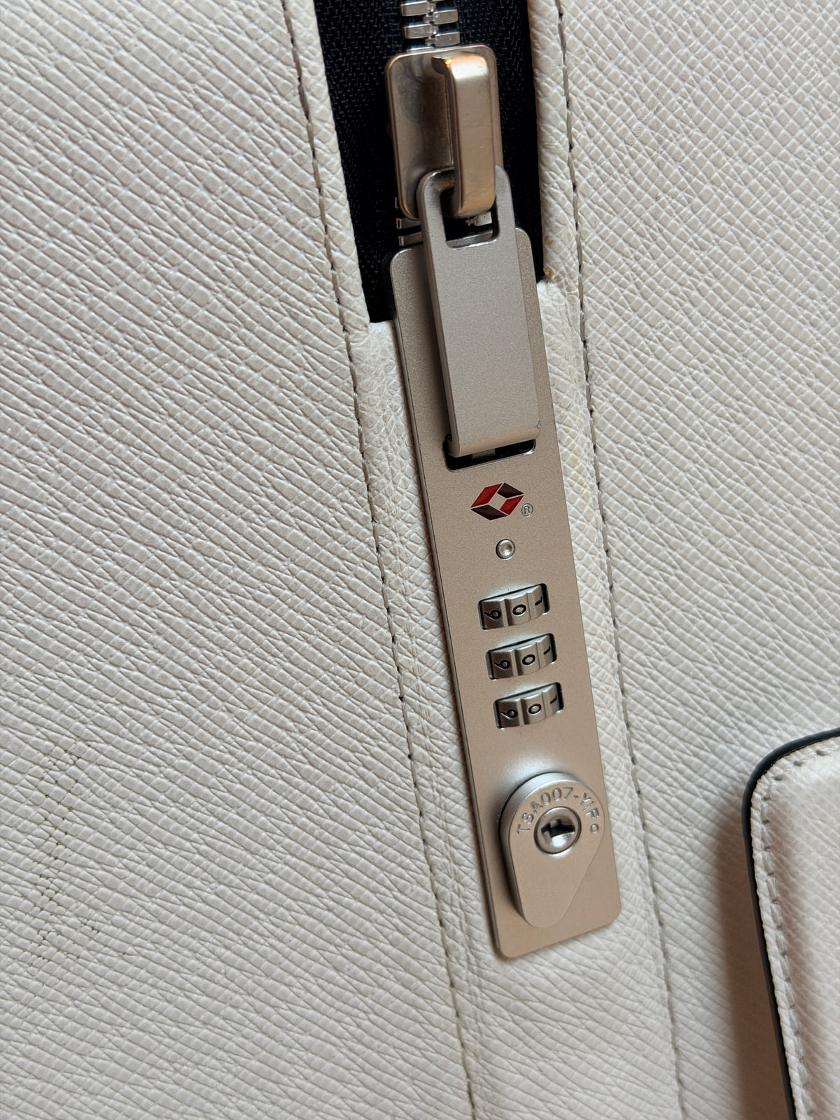 Louis Vuitton - Horizon 55 Optique white