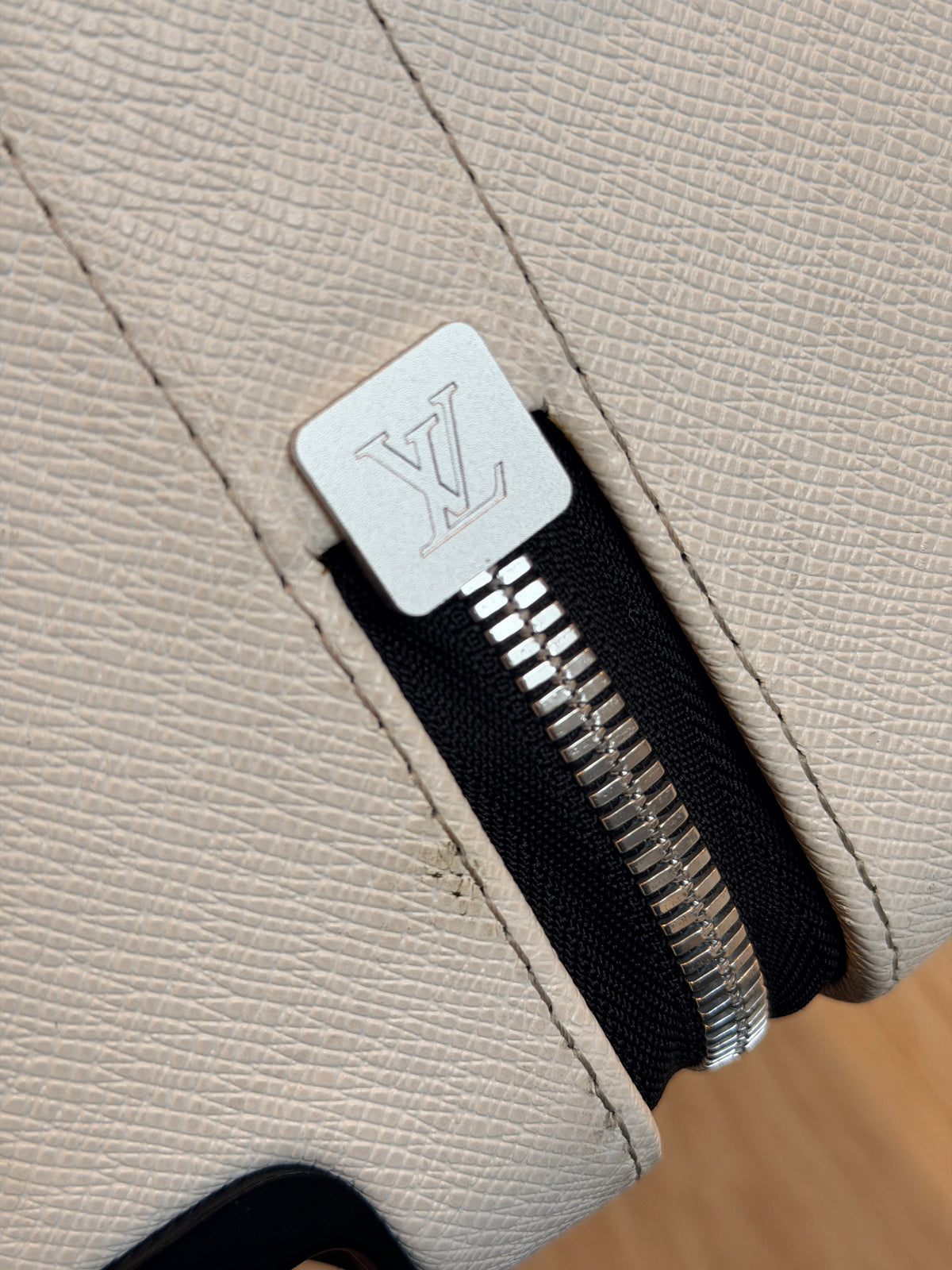 Louis Vuitton - Horizon 55 Optique white