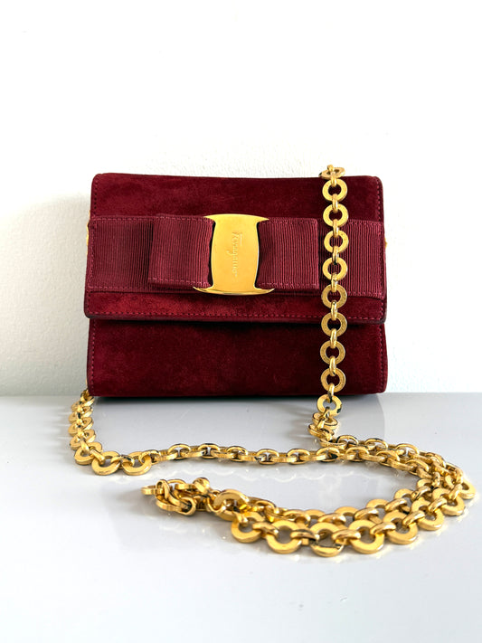 SALVATORE FERRAGAMO | mini sac bandoulière en suédine bordeaux avec chaîne dorée