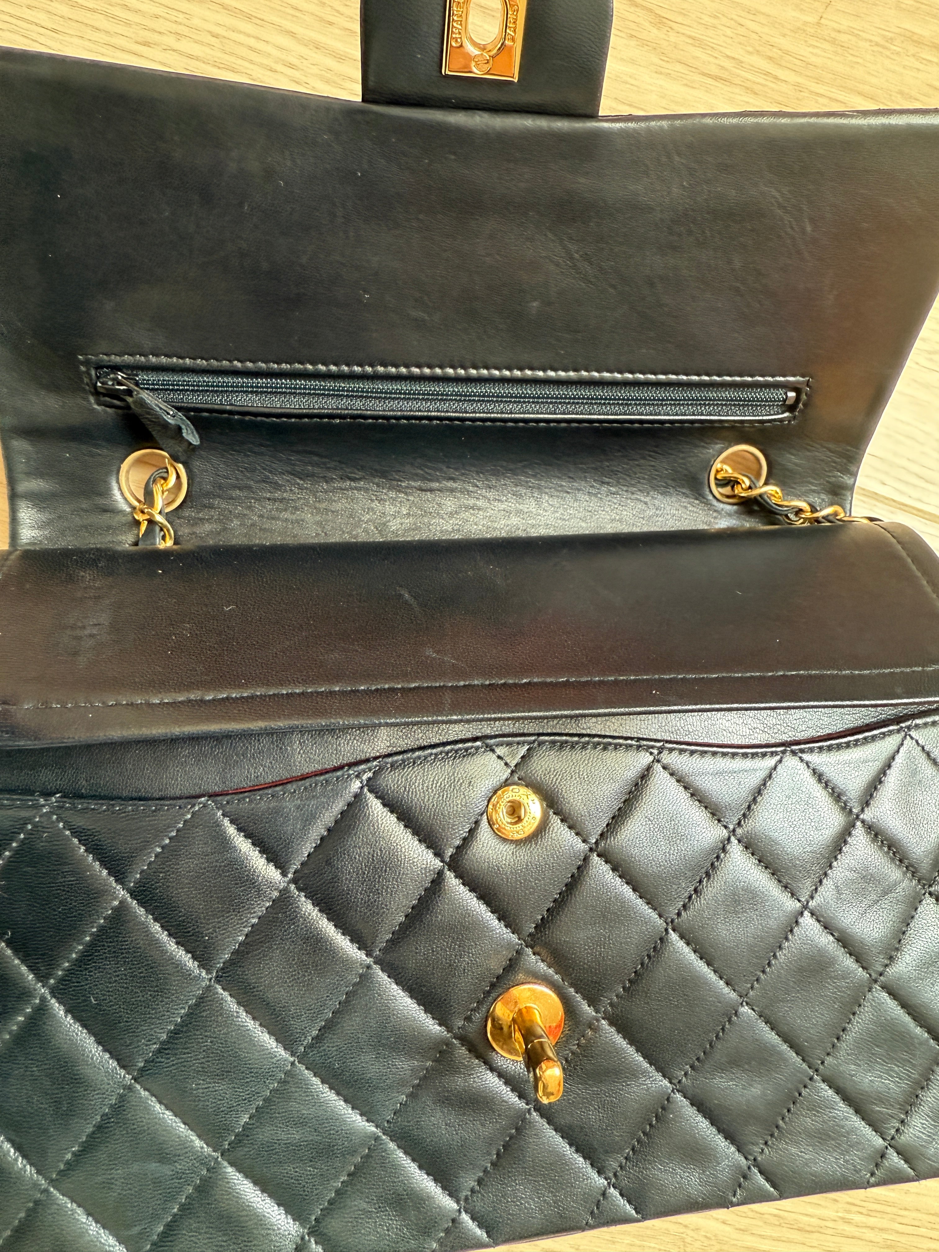 Vintage CHANEL timeless 11/12 Double Flap Bag + certificat entrupy + carte d'authenticité